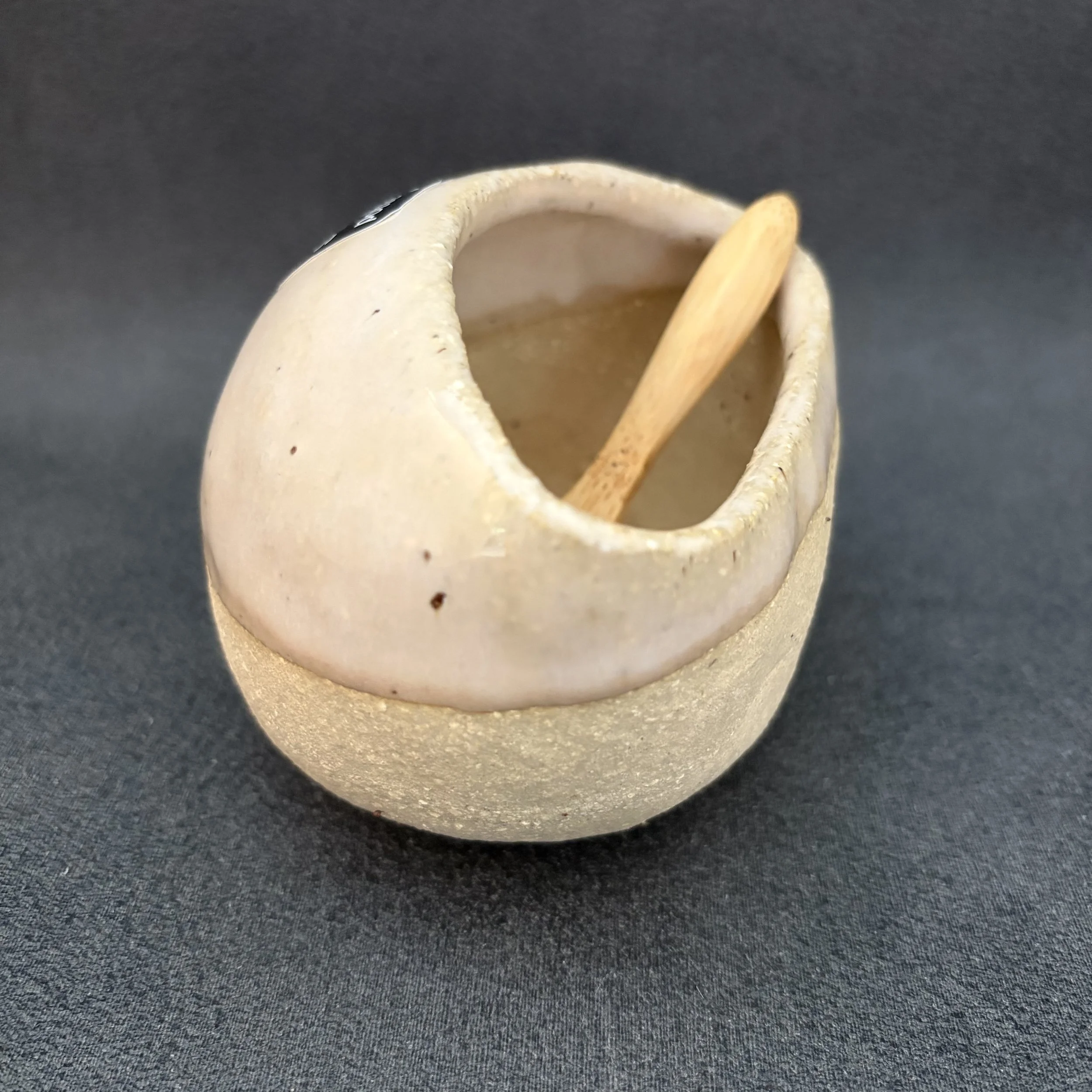 medium salt pig . 833