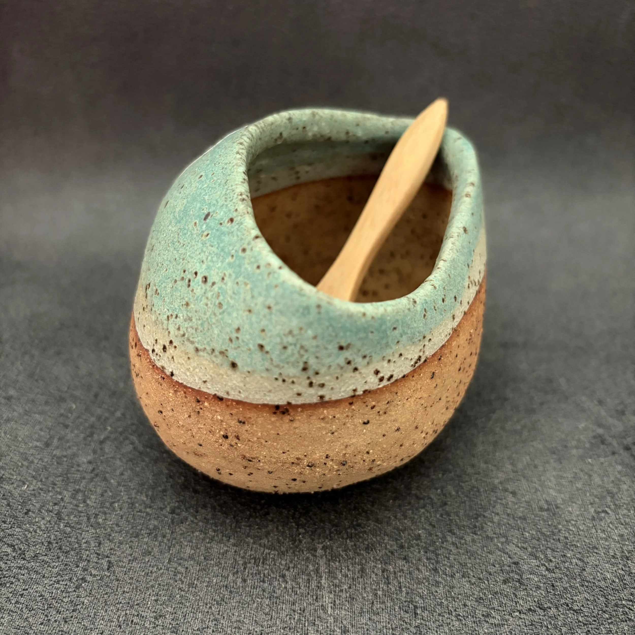 medium salt pig . 832