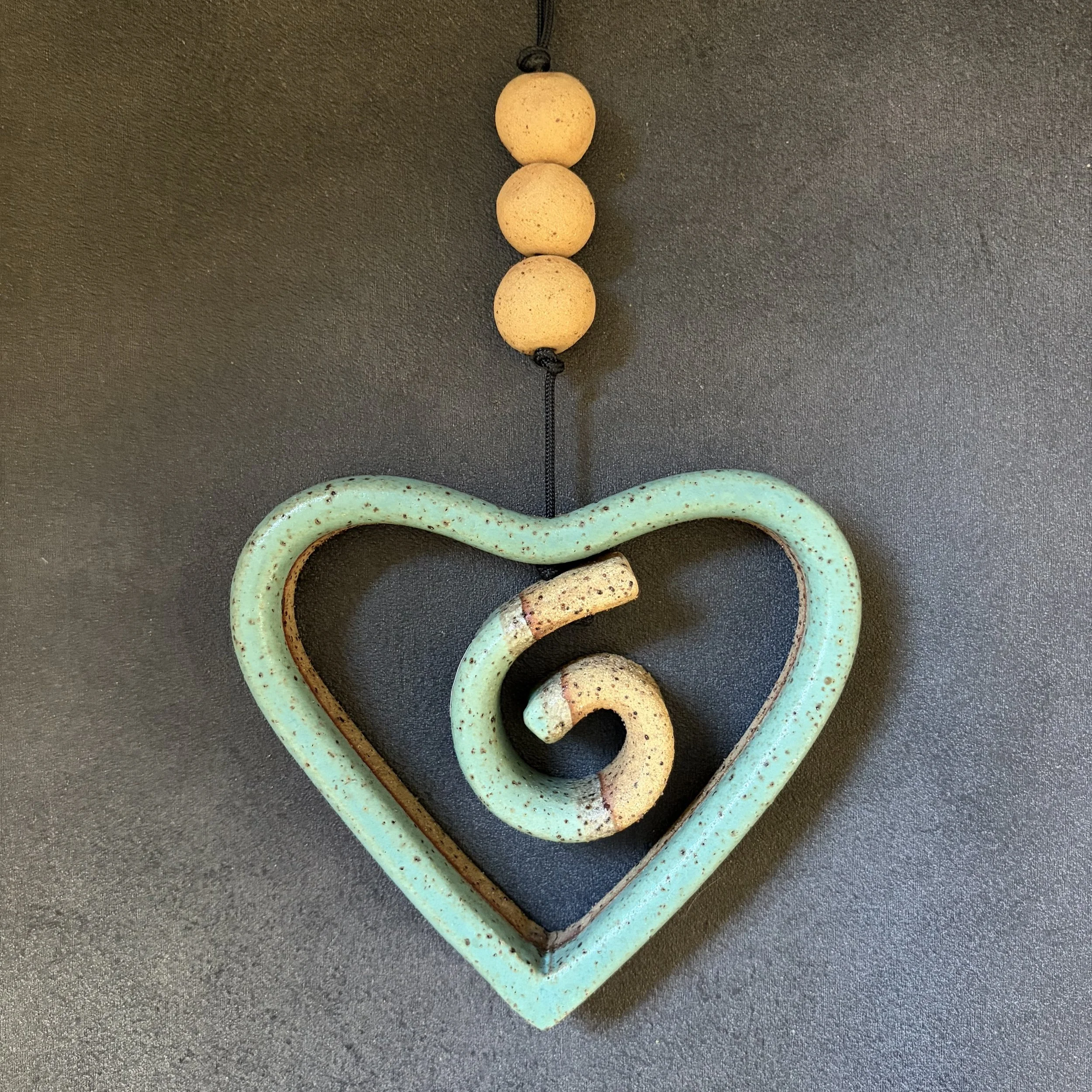 medium heart . 916
