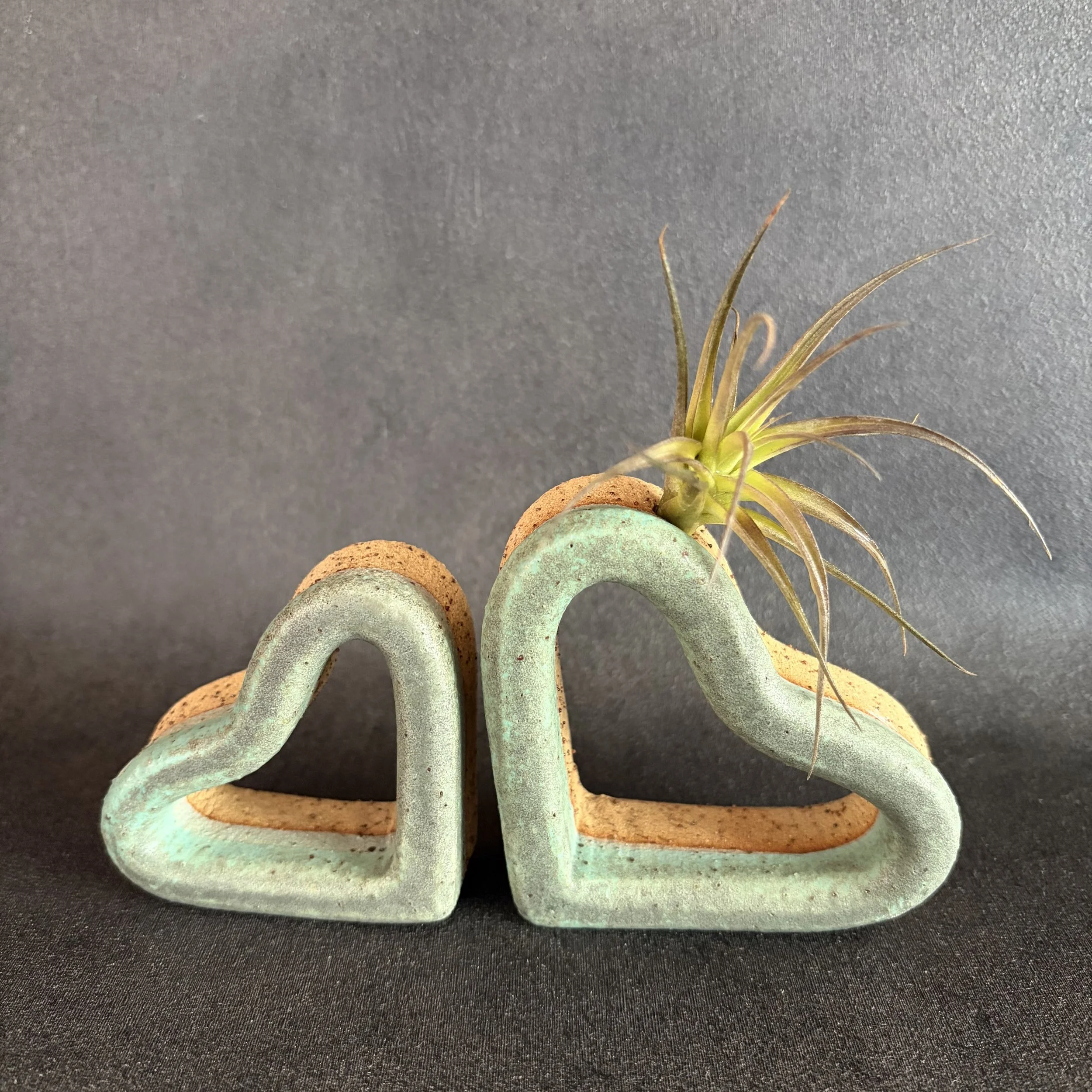 standing heart set . green