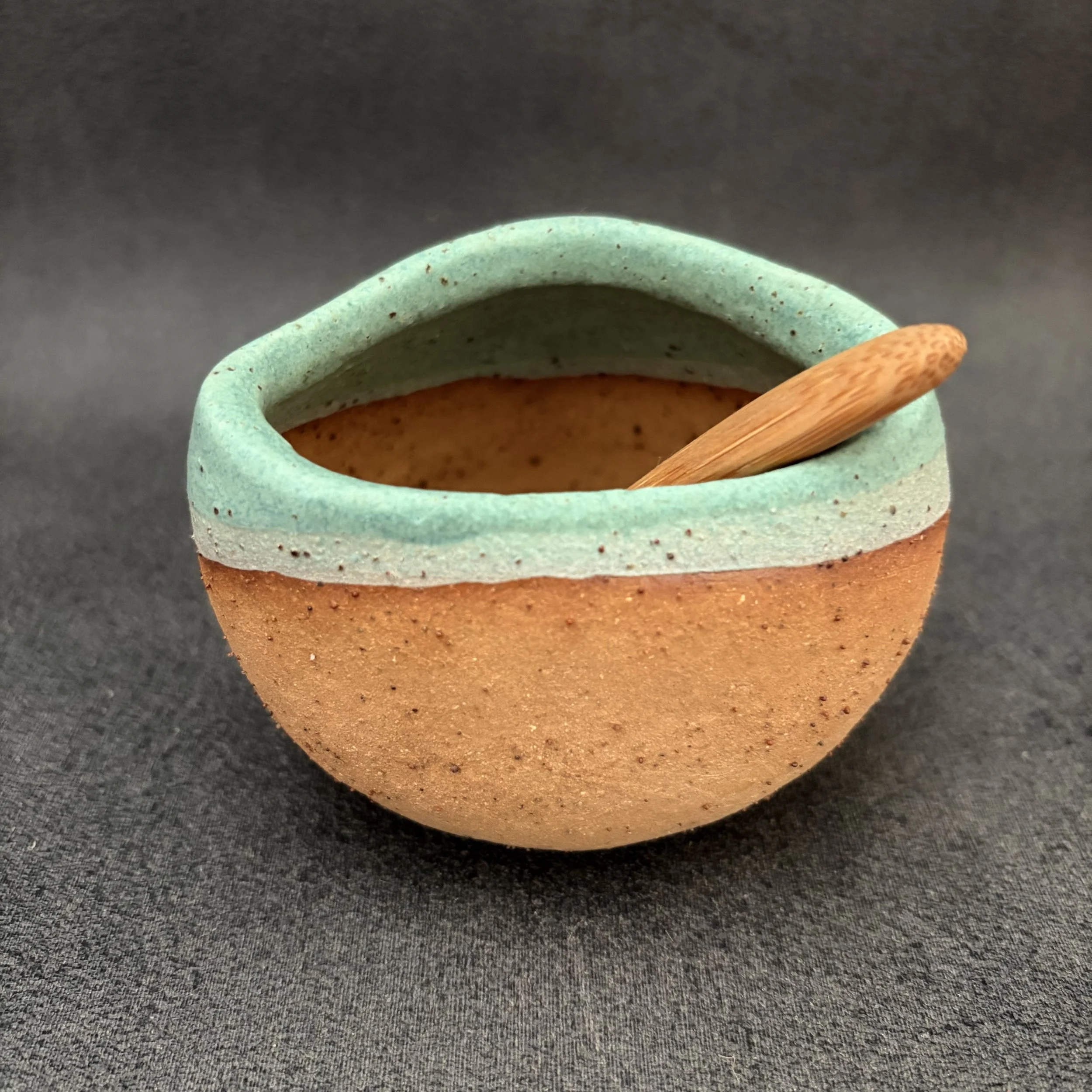 small salt pig . 839