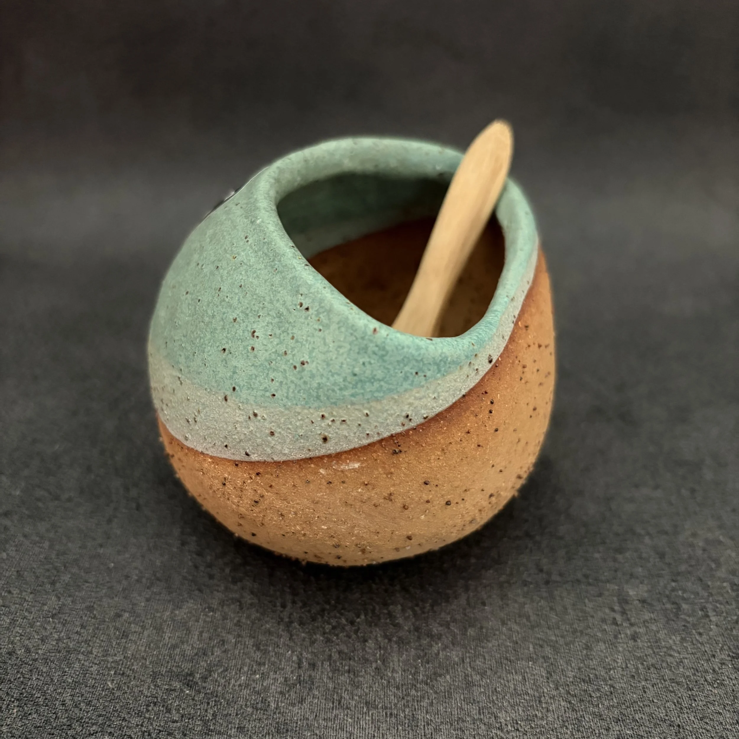 medium salt pig . 830