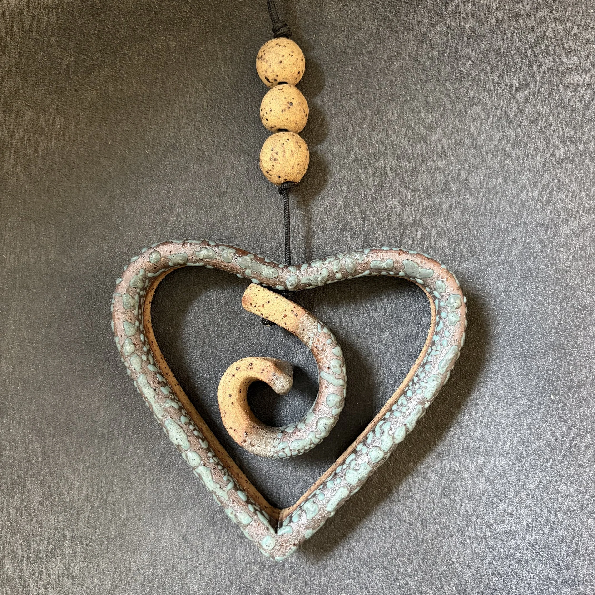medium heart . 919