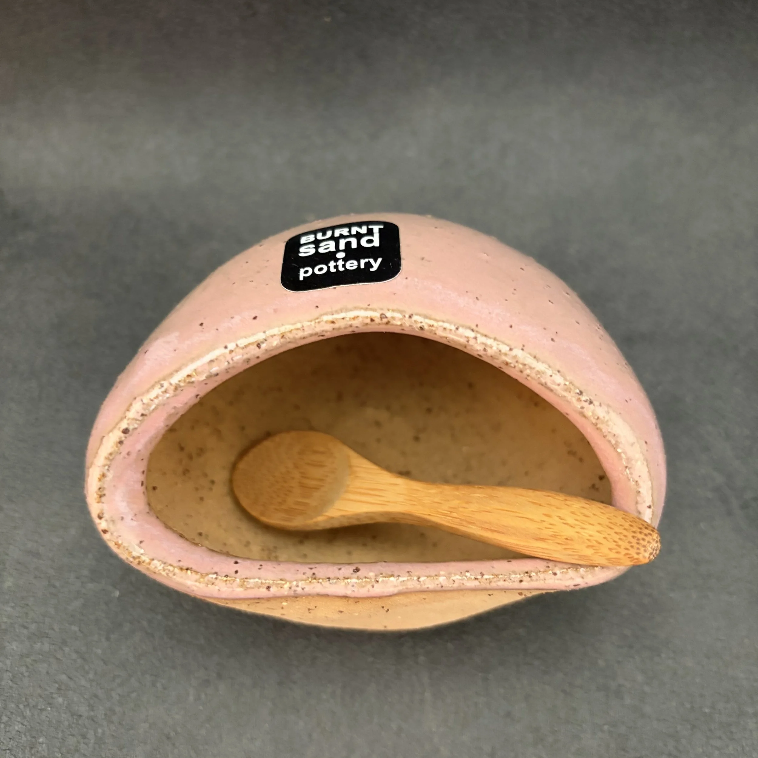 medium salt pig . 834