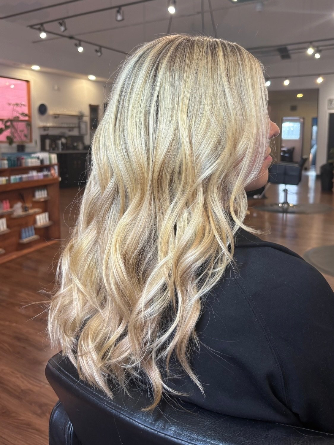 Holiday blonde activated ✨❄️
Highlights by @hairbyalexandra403 

Get your glow before the festivities hit, book in soon! 

Book online, call, or DM us for an appointment!

📍1127 Kensington Rd NW, Calgary, AB
(403) 283-0031
www.jmacstudio.ca

&bull;

