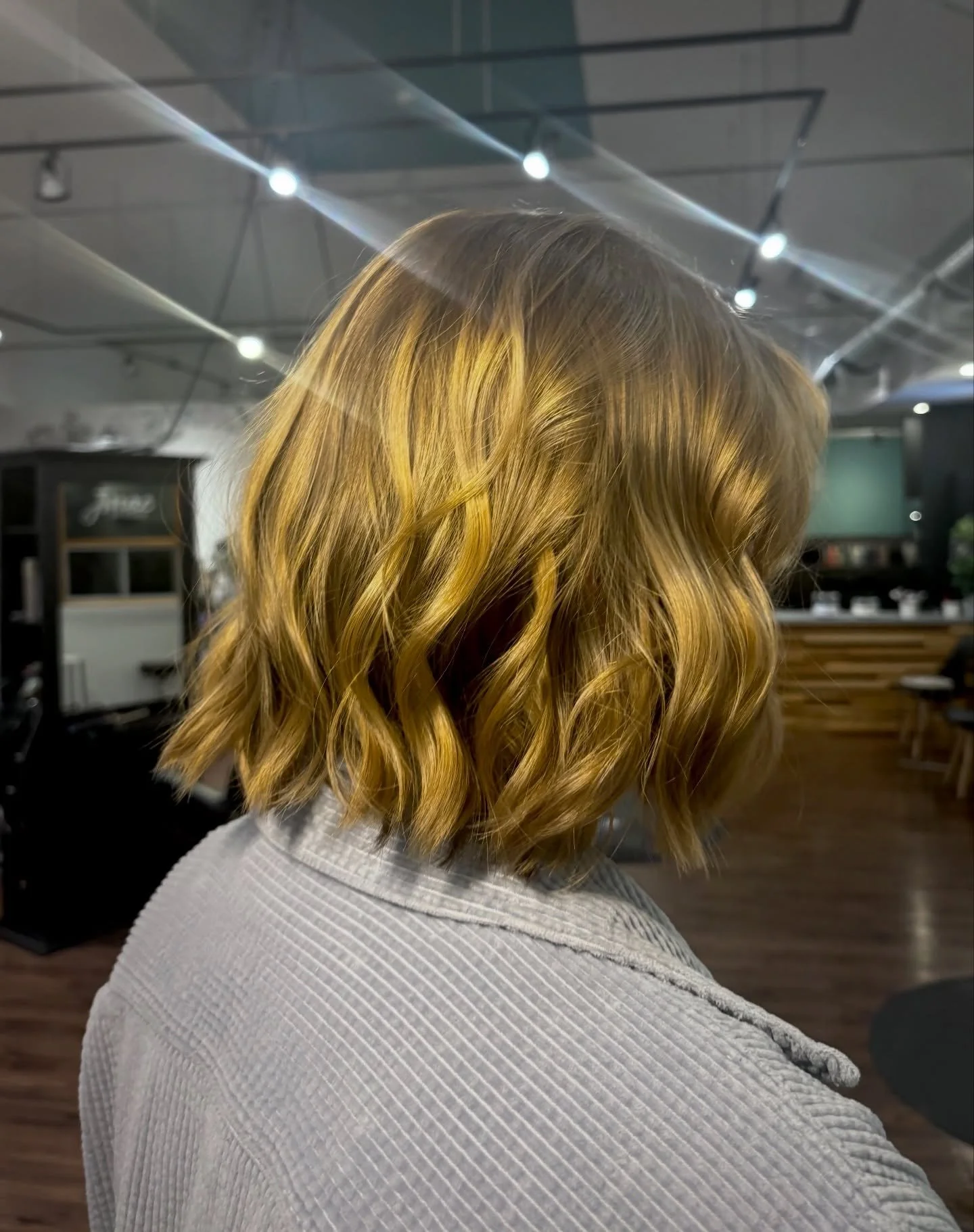 Fresh dimension + a chic bob moment ✨
Highlights by @k.ail.en and a snip into the trendiest little cut. Obsessed.

Book online, call, or DM us for an appointment!

📍1127 Kensington Rd NW, Calgary, AB
(403) 283-0031
www.jmacstudio.ca

&bull;
&bull;
&