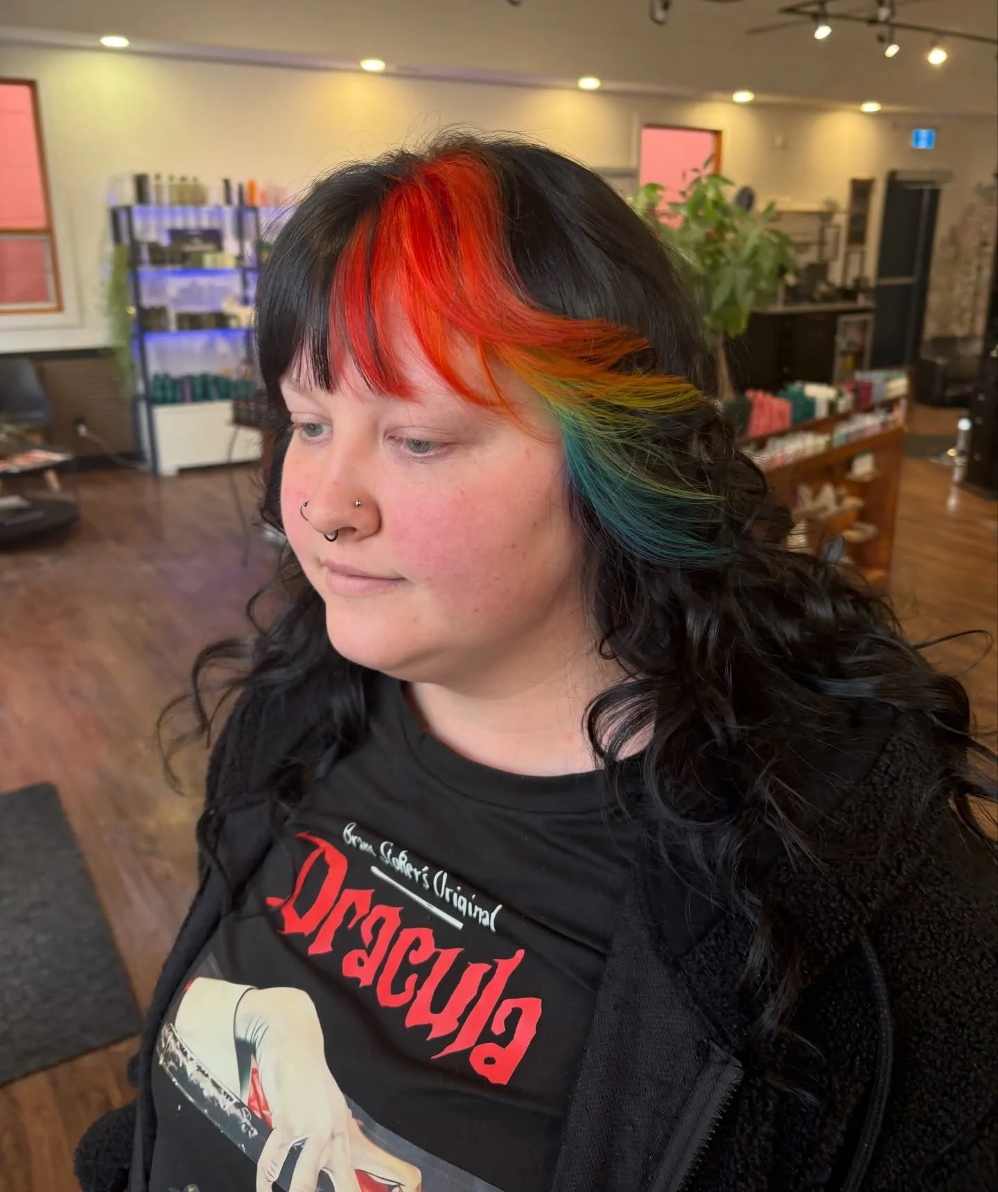 A bold red panel through the fringe with a hidden rainbow moment through the layers 🌈

Custom vivid work done by @k.ail.en 

📍Book online, call, or DM us for an appointment!

1127 Kensington Rd NW, Calgary, AB
(403) 283-0031
www.jmacstudio.ca

&bul