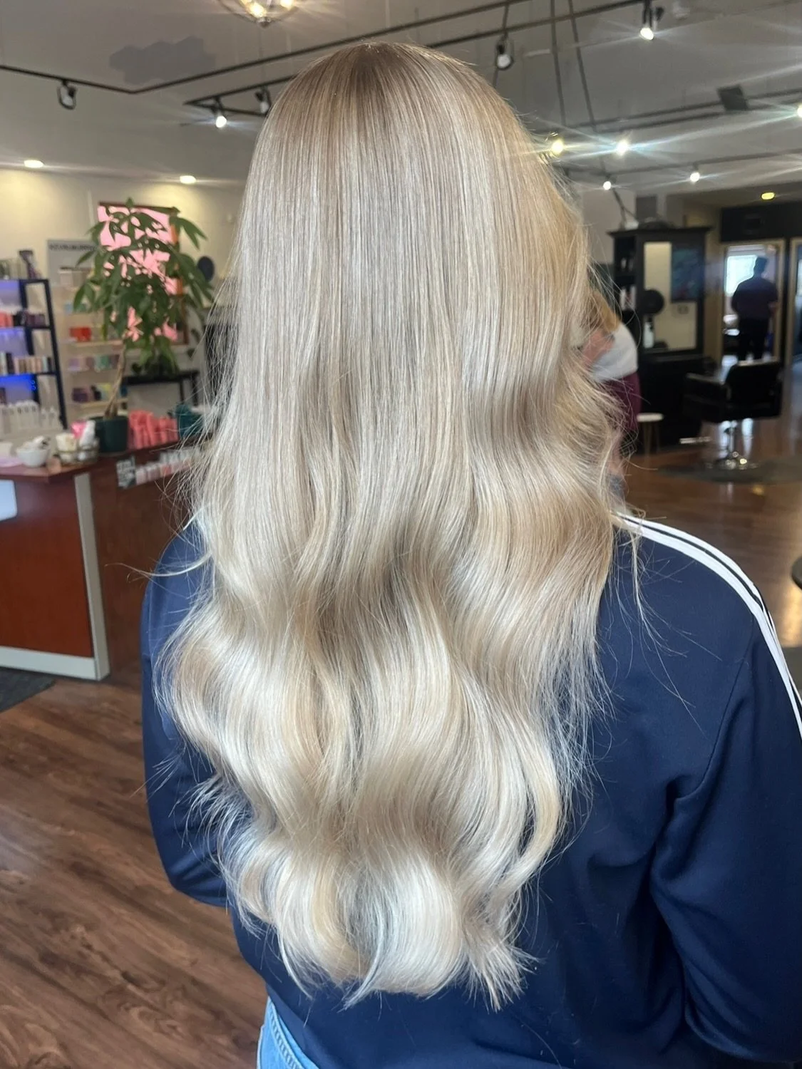 A full transformation with careful lifting, toning, and a healthy finish. We are obsessed with how luminous and seamless this blonde turned out 🤍

Done by @hairbystephclaire 

Book online, call, or DM us for an appointment!

📍1127 Kensington Rd NW,