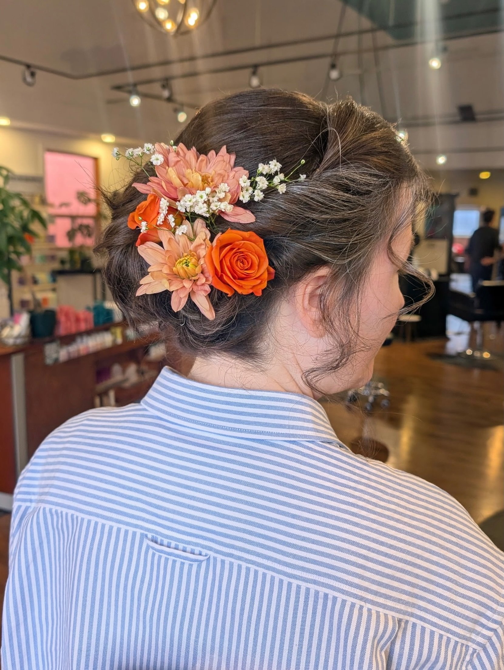Fresh flowers and a beautifully crafted updo. Proof that sometimes the smallest details make the biggest impact. 🌸

We are absolutely in love with this soft, romantic finish created by @hairbyalexandra403 

Book online, call, or DM us for an appoint