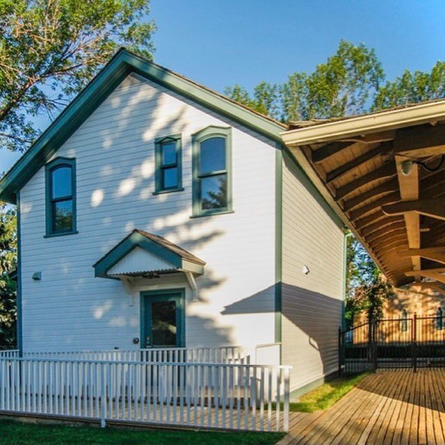 Project Shoutout
THE ROULEAU HOUSE (After + Before photos). 
&nbsp;
In 2019, the CHC team began work to fully restore this spectacular building to its original glory.&nbsp;&nbsp; 
Built 1885 in the Queen Anne Free Classic style, Rouleau House at 141-