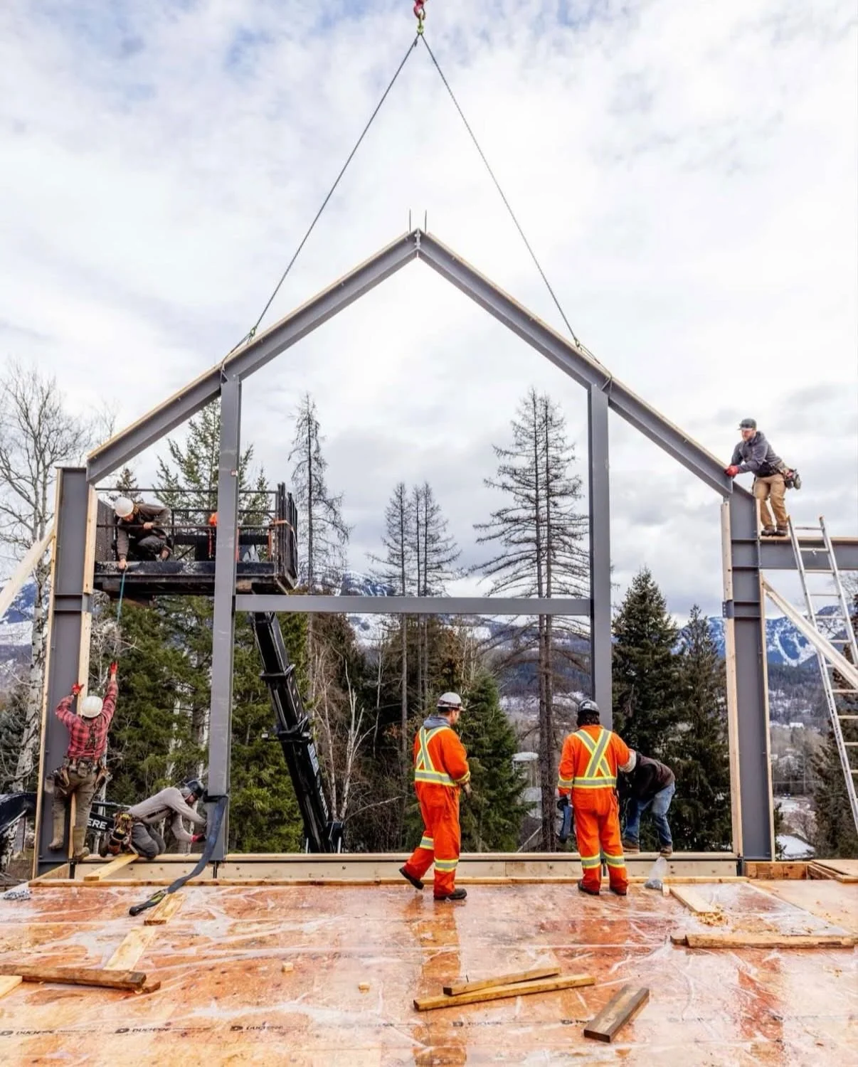 READ BETWEEN THE FRAMES 

Behind every clean sightline and seamless transition is a whole lot of coordination happening long before windows and doors ever arrive on site.

Whenever possible, we visit our projects before orders are finalized &mdash; w