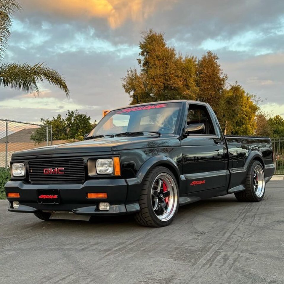 @bigtanker91 &lsquo;s beautiful Syclone # 589 . A dream ride for most of us 😎

@internationalsytyregistry 

Visit us at S10LIFE.ORG
#S10LIFE
______________________________
#s10 #squarebody #gmc #chevy #chevorlet #dragracing #carculture #minitruck #c