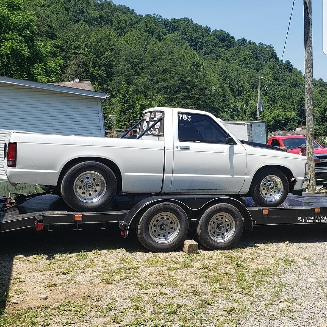 #transformationtuesday from @jacob_anderson78 😎

Loving the graphics !

Visit us at S10LIFE.ORG
#S10LIFE
_____________________________
#s10 #squarebody #gmc #chevy #chevorlet #dragracing #carculture #minitruck #car #cars #truck #minitruckin #reels #