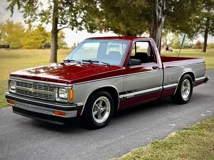 @jhelmuth87&rsquo;s mint First Gen 😍 

5/6 drop from @belltechsuspension. Sitting on some @americanracing Torque Thrust TTOs. Such a sharp looking ride 👌

Visit us at S10LIFE.ORG
#S10LIFE
_________________________
#s10 #squarebody #chevy #chevorlet