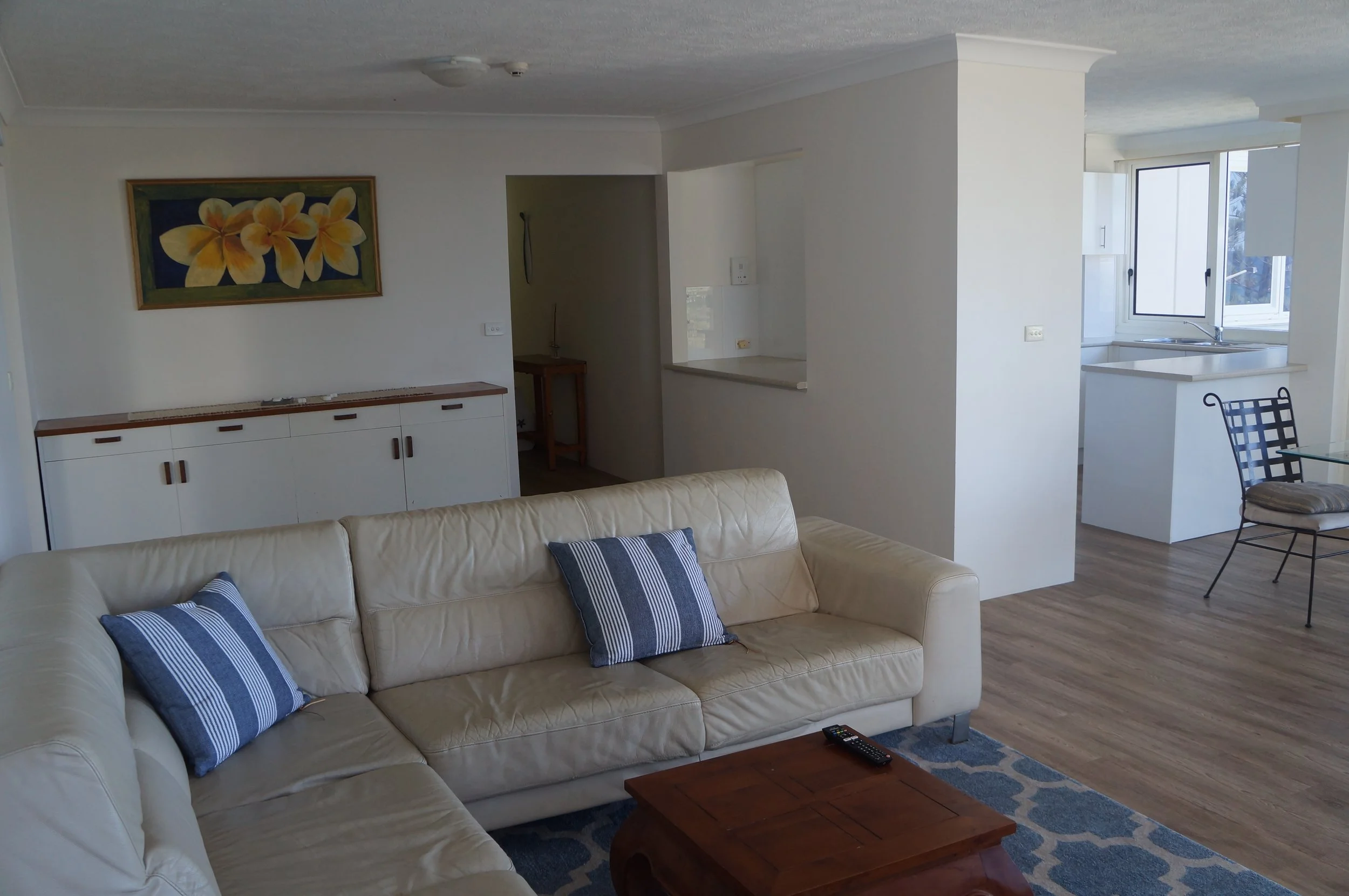 Burleigh Unit - Lounge Entry.JPG