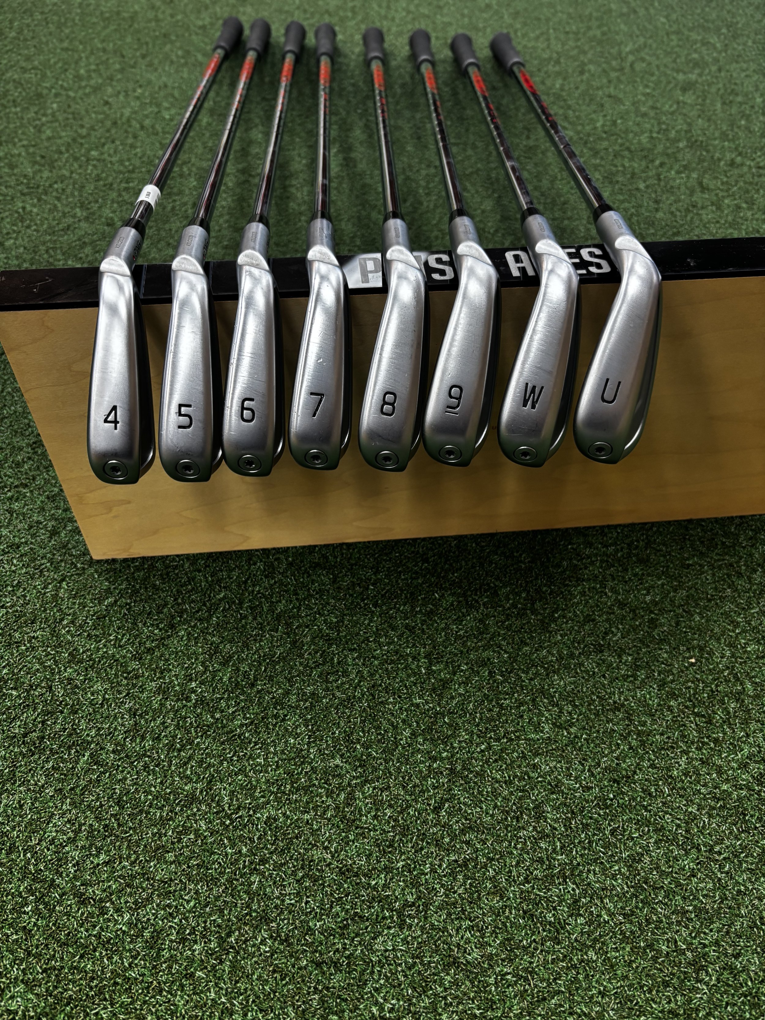 USED RIGHT HANDED PING i230 IRONS