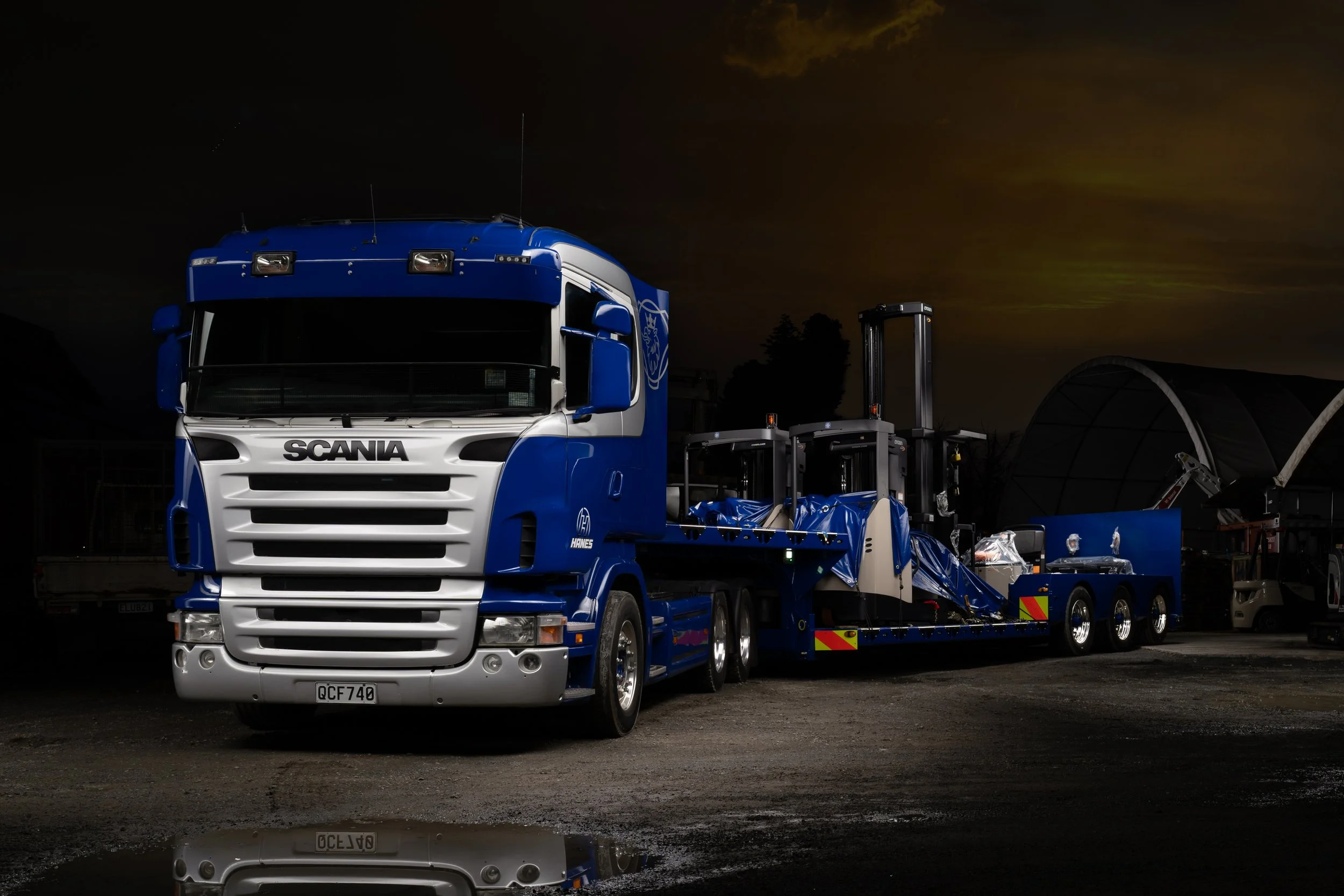 2010 SCANIA R lights off.jpg