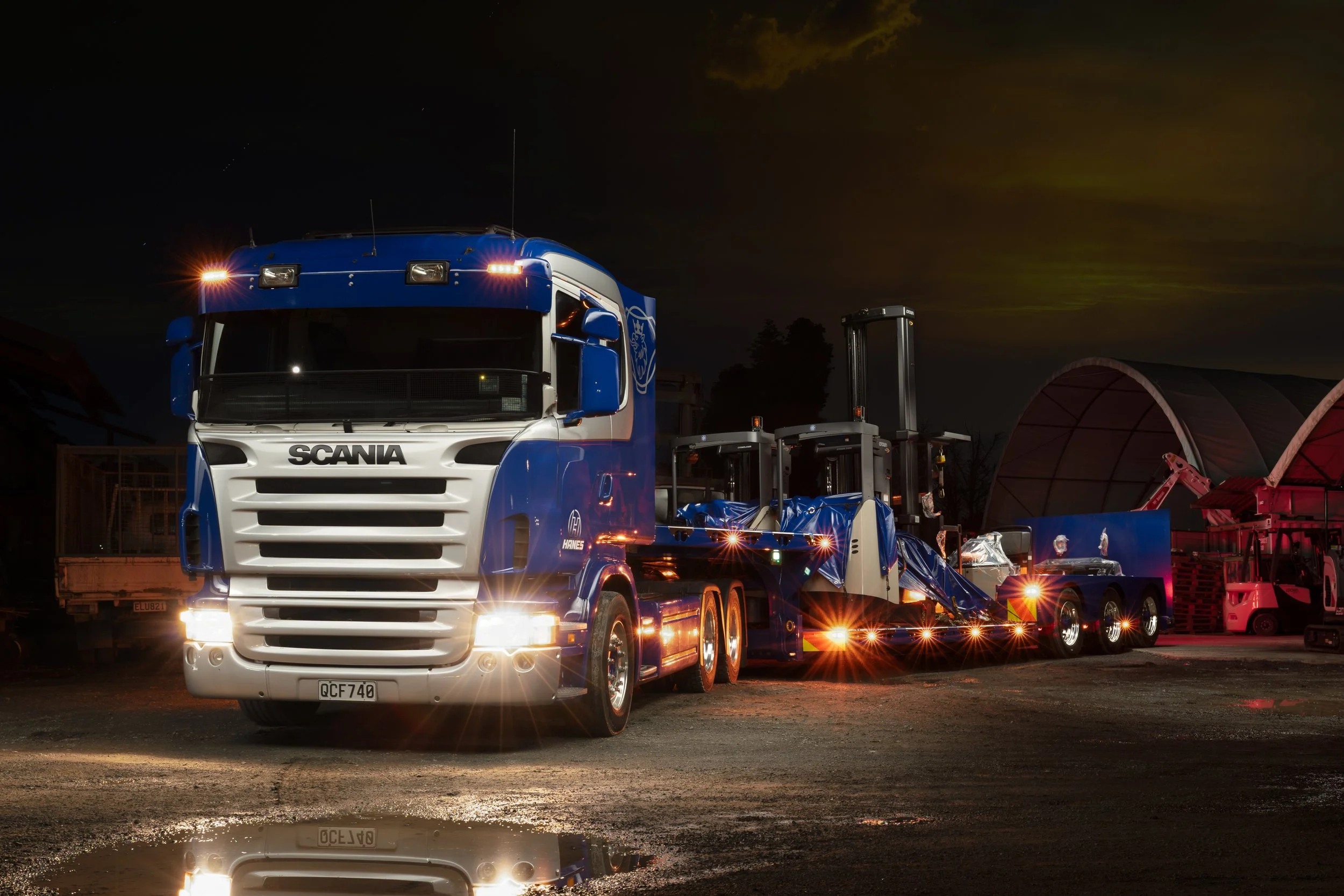 2010 SCANIA R lights on.jpg
