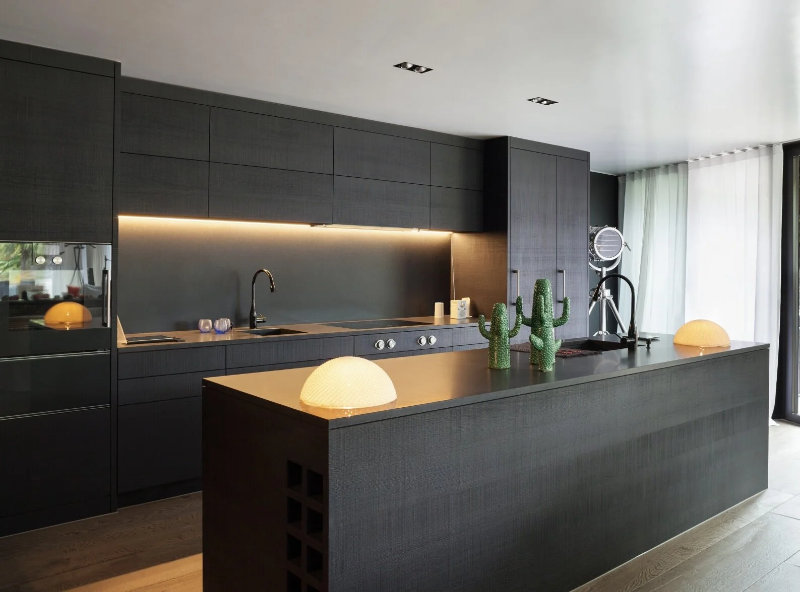 Dark brown horizon veneer polytec 