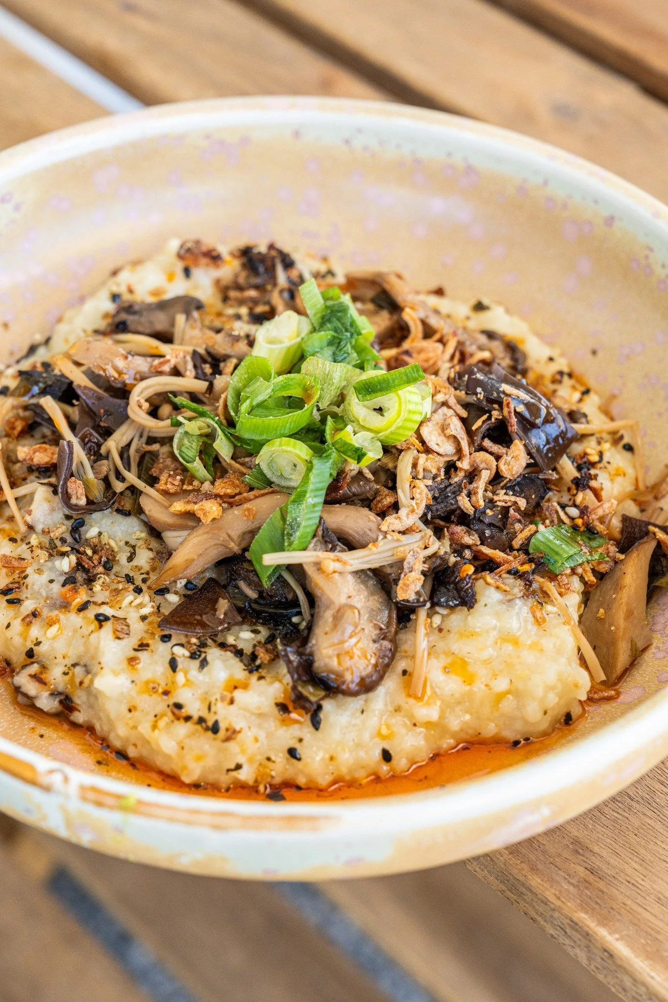 Slow mornings, deep flavour 🍄
Our Mushroom Congee is rich, comforting and full of umami goodness. Shiitake congee, marinated mushrooms, chilli oil, fried shallot and furikake crumb. GF and vegan too.

#MushroomCongee #VeganBrunch #WillowCafe #Brisba