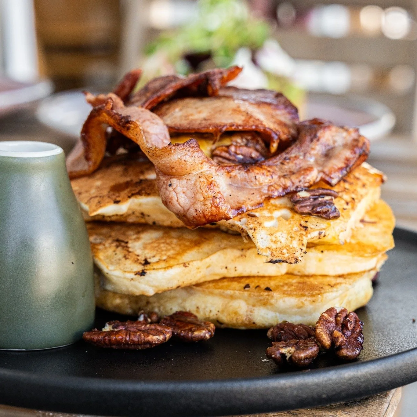 🥞 The Canadian — because bacon makes everything better 🇨🇦
Buttermilk pancakes stacked with pure maple syrup, crispy bacon, candied pecans, and pecan butter.
Sweet, salty, and seriously indulgent.
#WillowCafe #BrisbaneEats #BrisbaneCafe #Bru