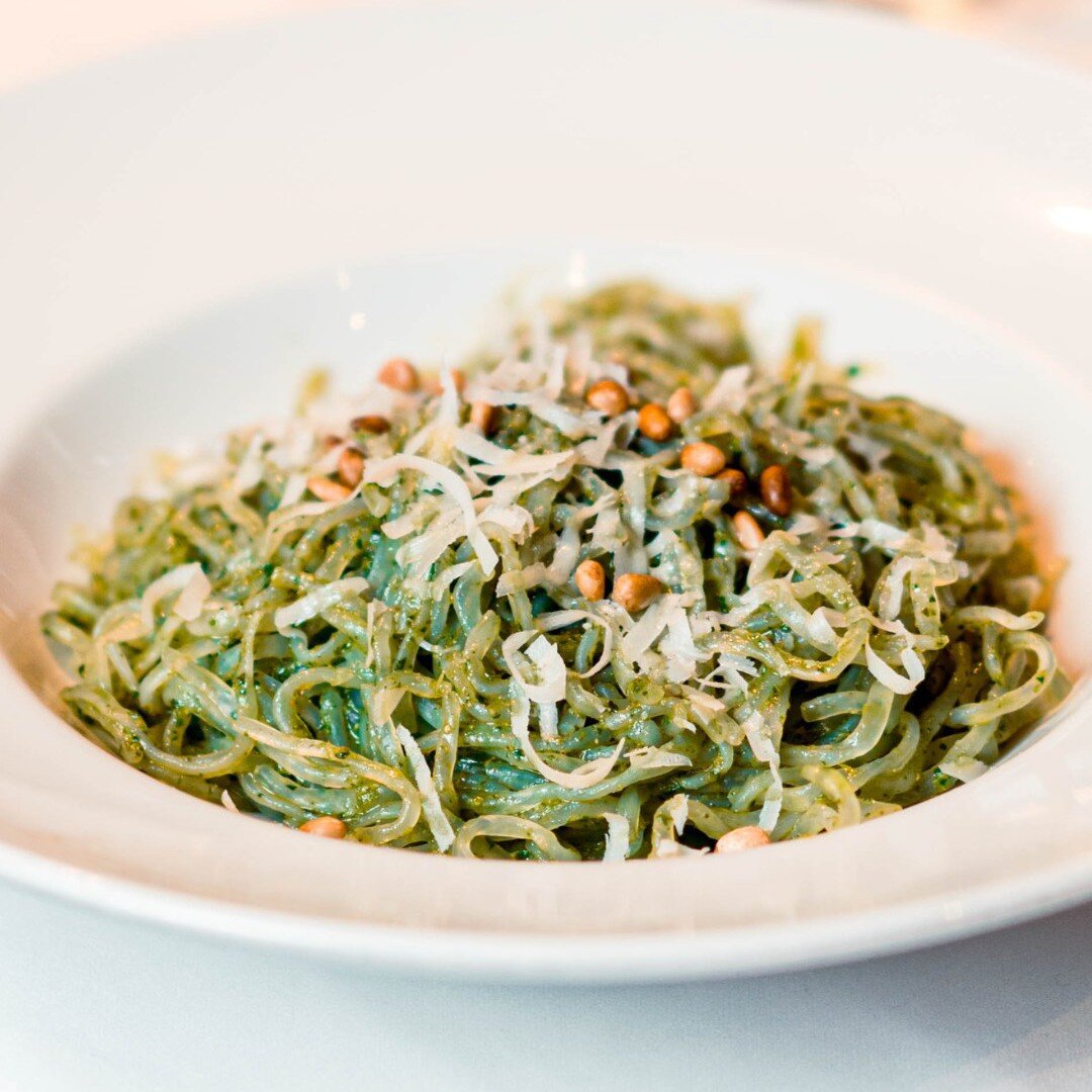 Nuestra Sexy Pasta te va a volar la cabeza...🤯 Te ayuda a cuidar la l&iacute;nea y puedes combinarla con la salsa que m&aacute;s te guste. 
&iexcl;Uno #must que tienes que probar s&iacute; o s&iacute;!

#konjak #pasta #pesto #comida