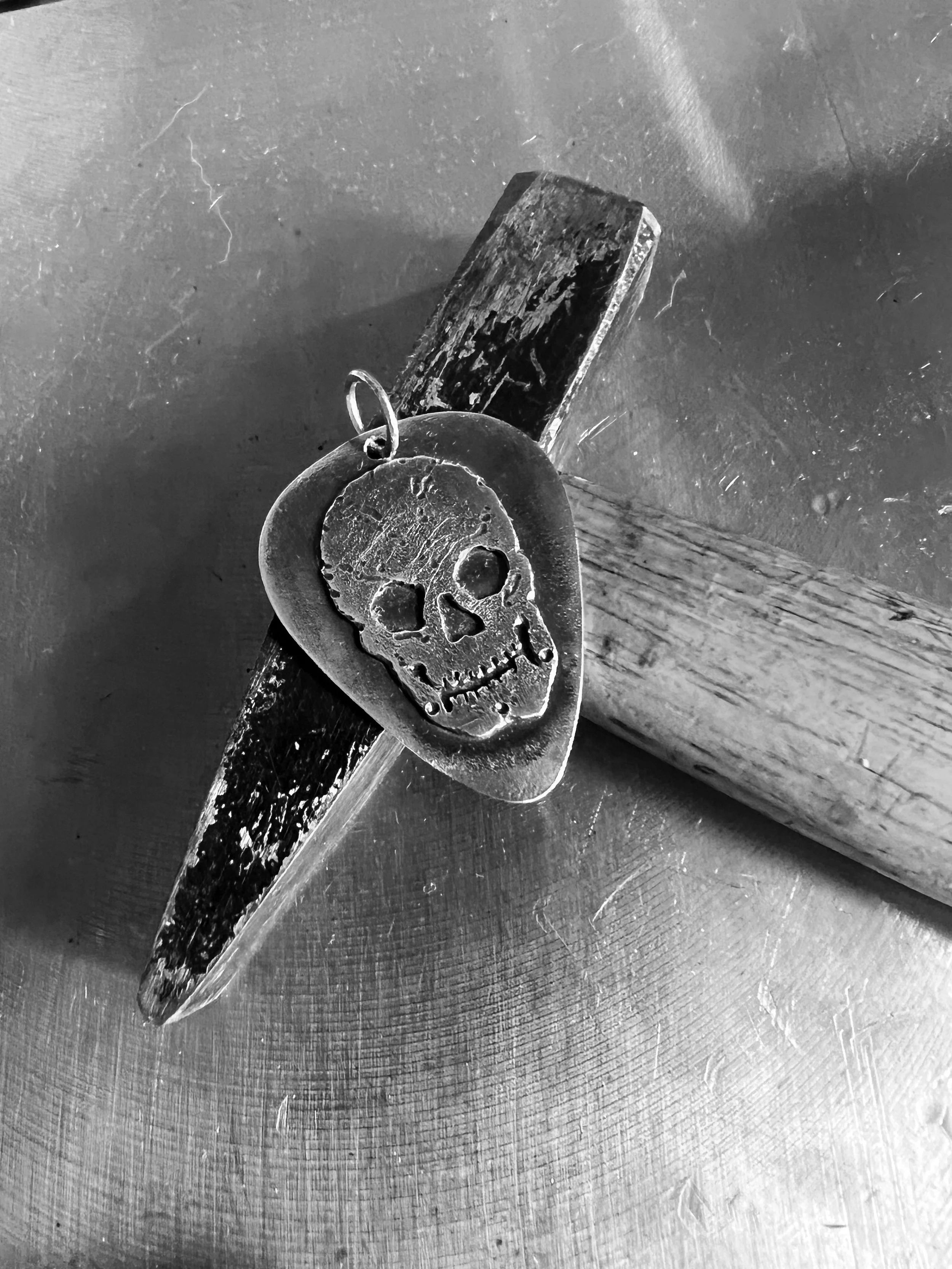 Skully silver guitar pick