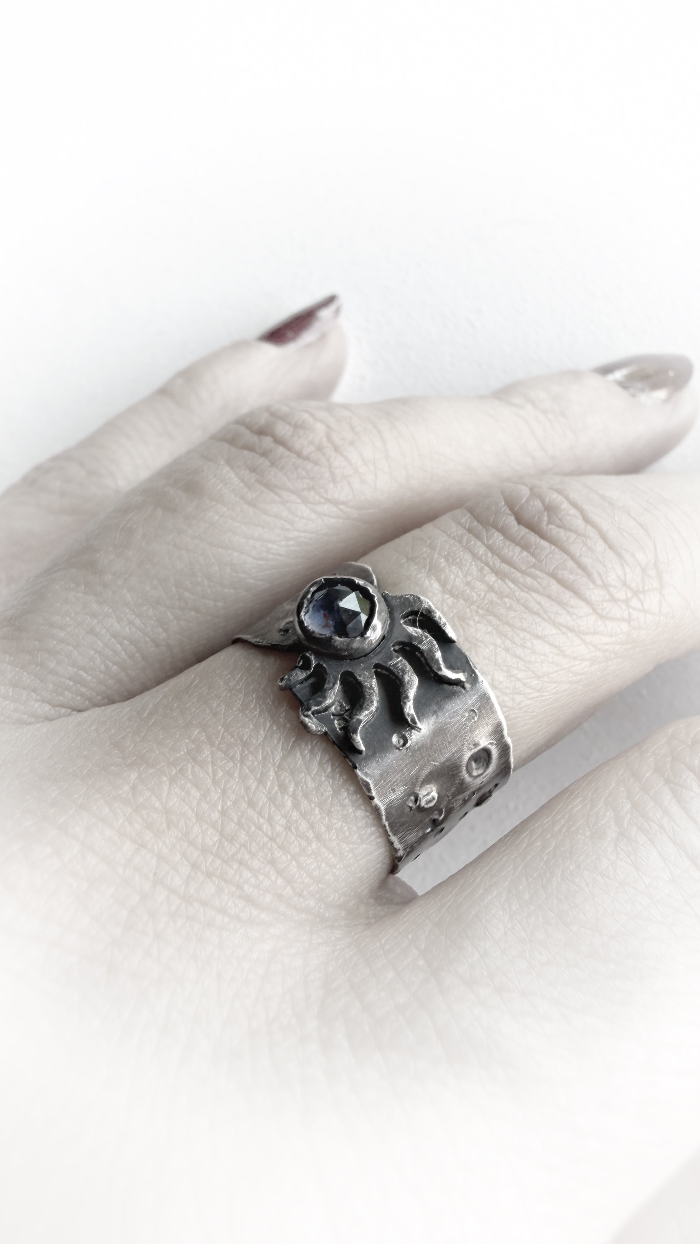 MoonSun Ring_light hand.jpg