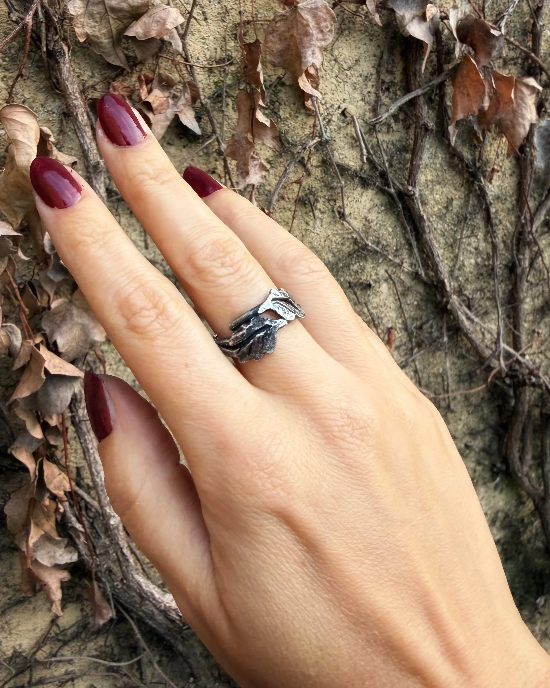 Ring Double Oak Leaves - hand.JPG