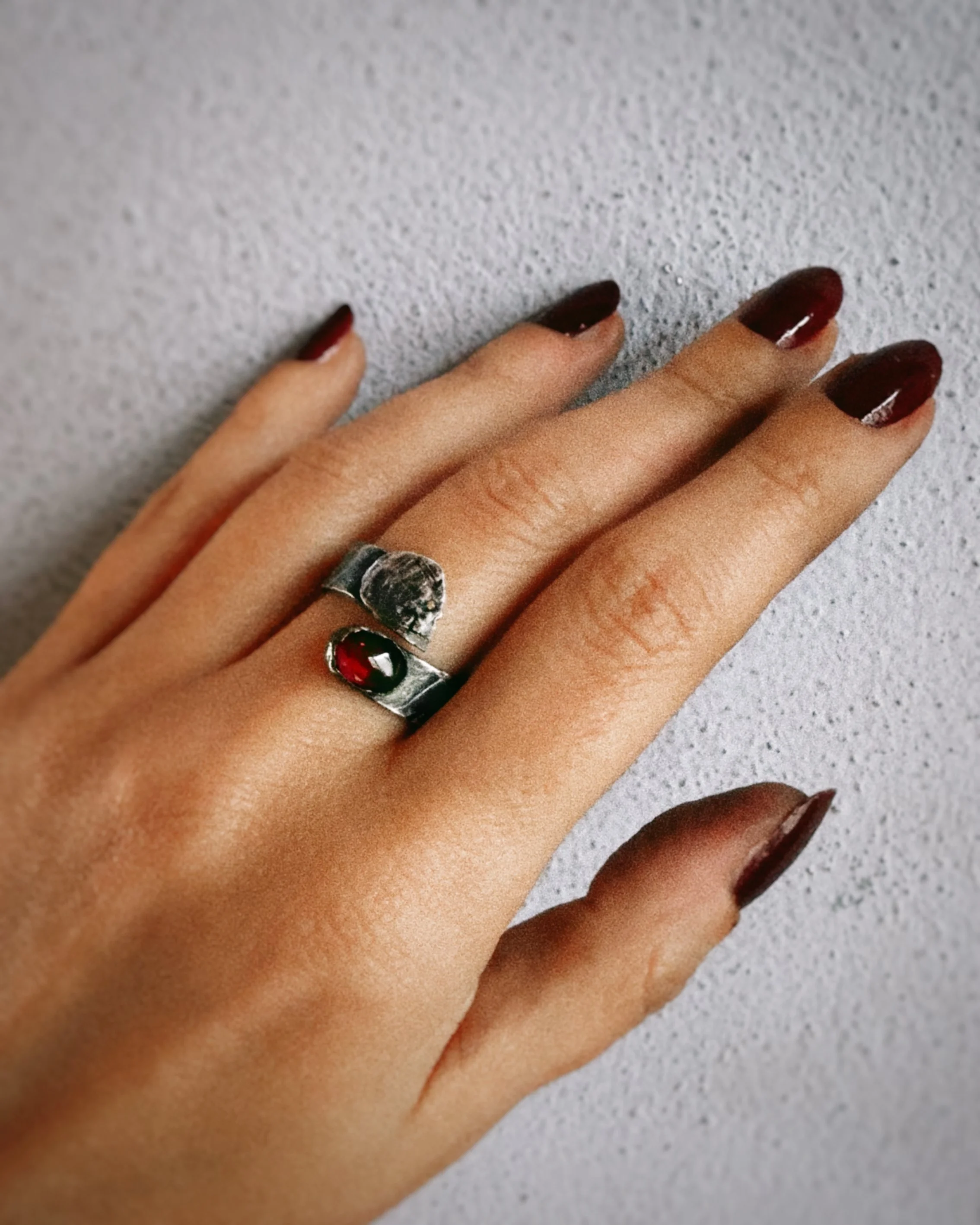 Red Skull Ring_hand.JPG