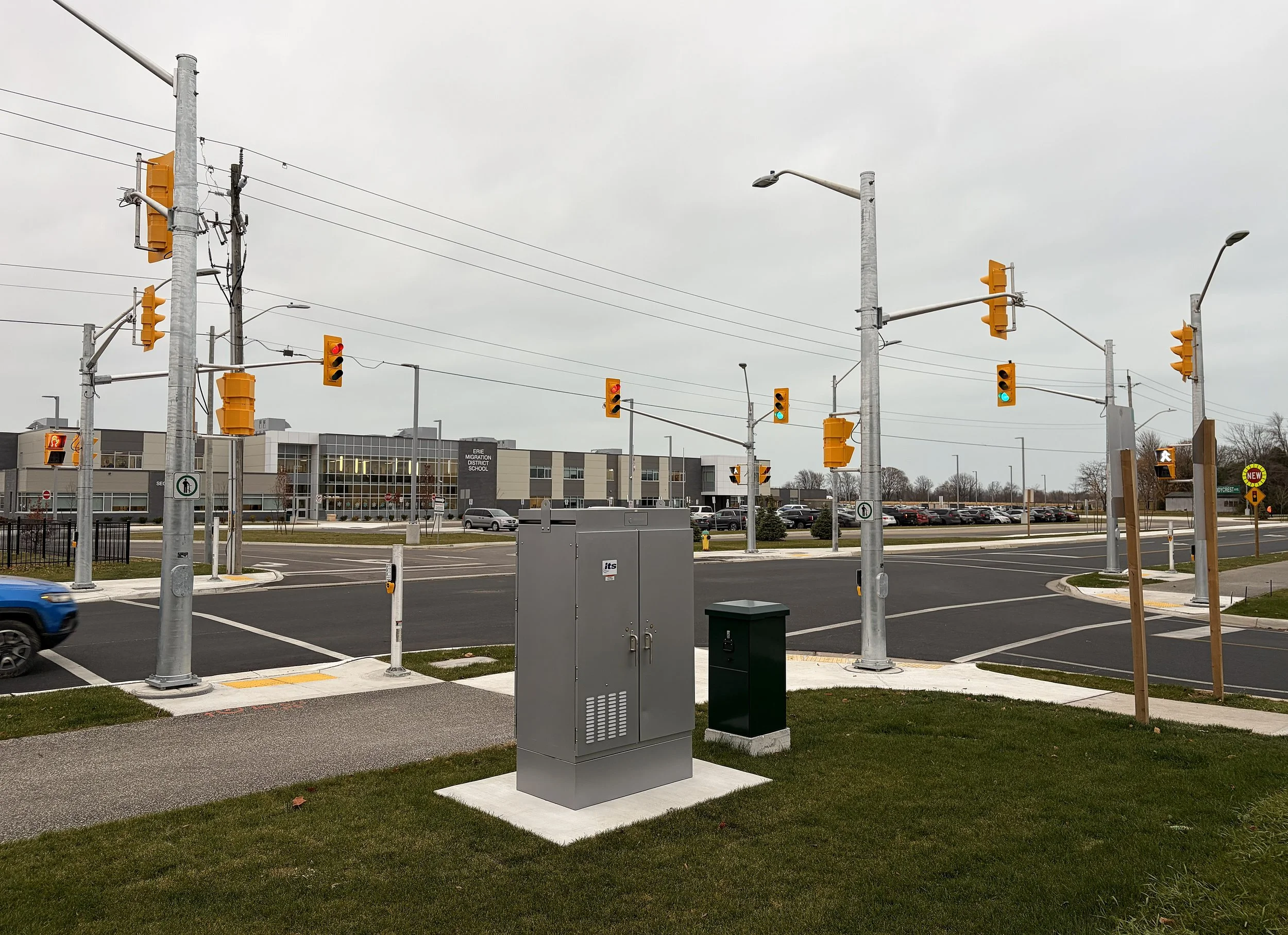 signal controls at intersection