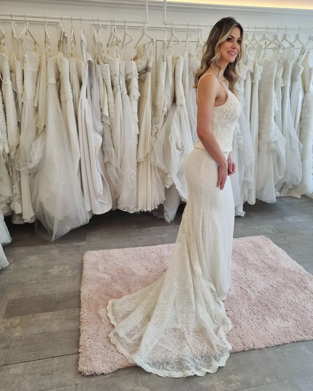 Estilo vintage&hellip; tamb&eacute;m temos vestidos assim! 😊️

#vestidosdenoiva
