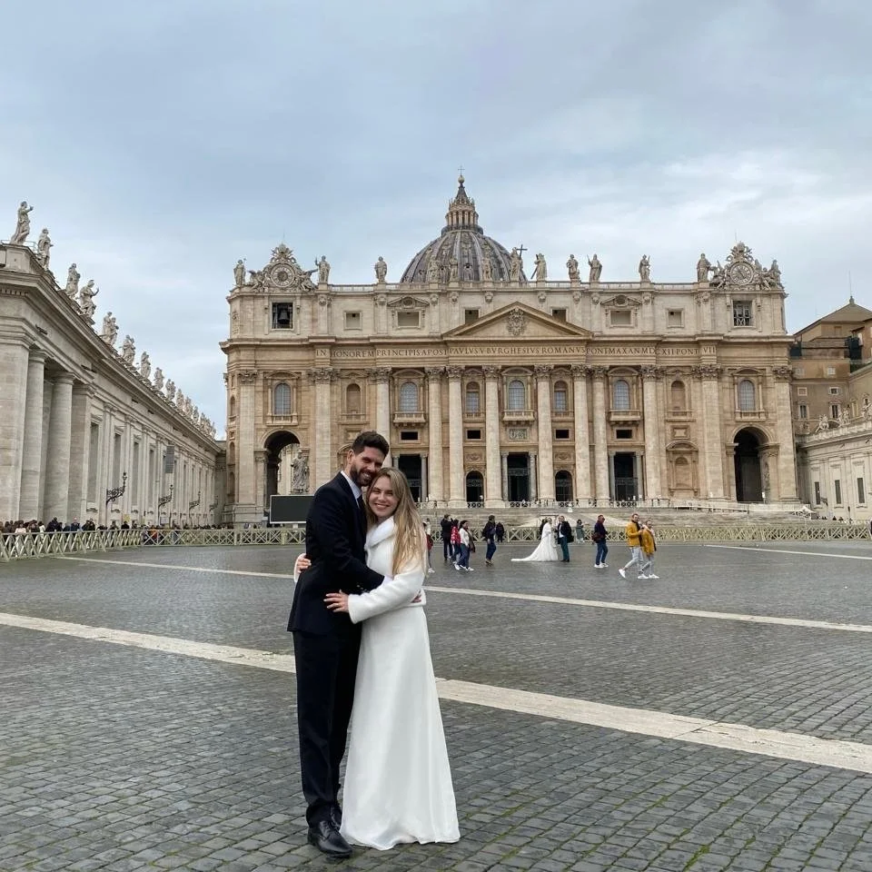 This is real!! 👰 O nosso primeiro vestido no Vaticano, o vestido Beirut! 🤍🥂

#vestidosdenoiva