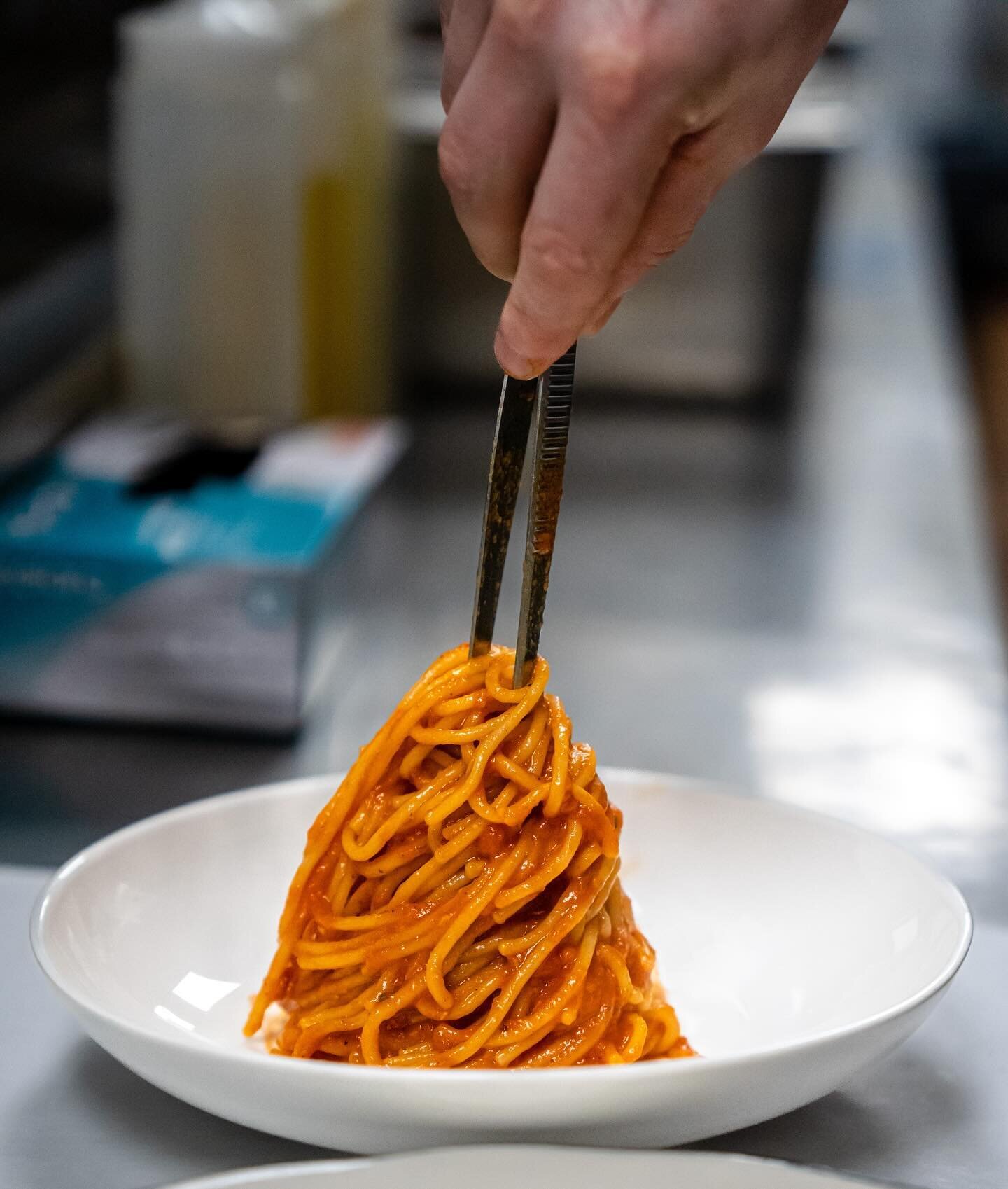Hey gang 👋 we&rsquo;re looking for back of house staff. If you have experience as a line cook or dishwasher, and would like to join our team, please apply in person with an updated resume. 

____
#nocinoroc #hiring  #backofhouse #linecooks #dishwash