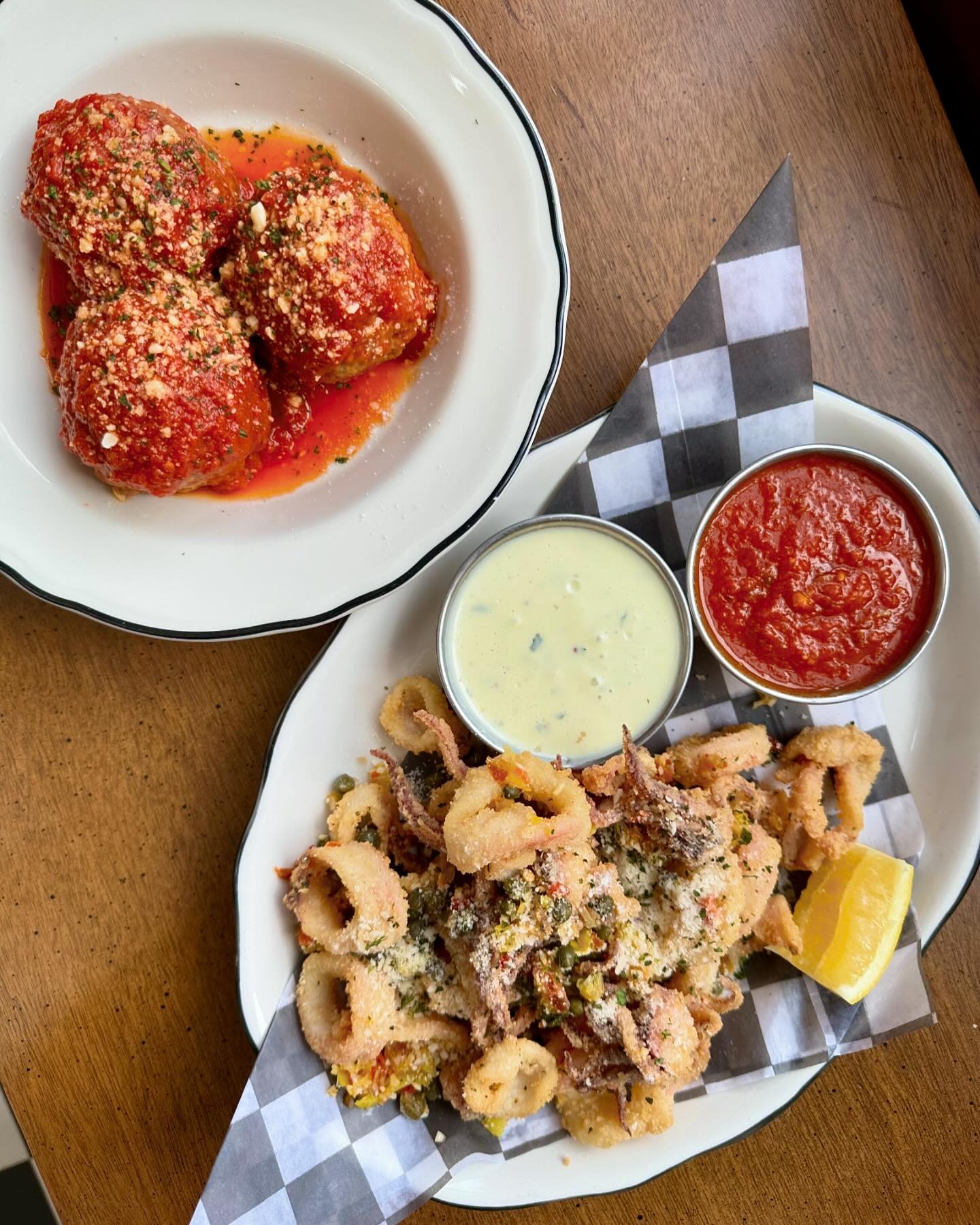 time to kick back + snack 👌

fried calamari &bull; lemon aioli, cherry peppers, capers, spicy tomato brodetto 🦑 

meatballs &bull; marinara, pecorino romano 🍅 

____
#nocinoroc #eastviewmall #weekendvibes