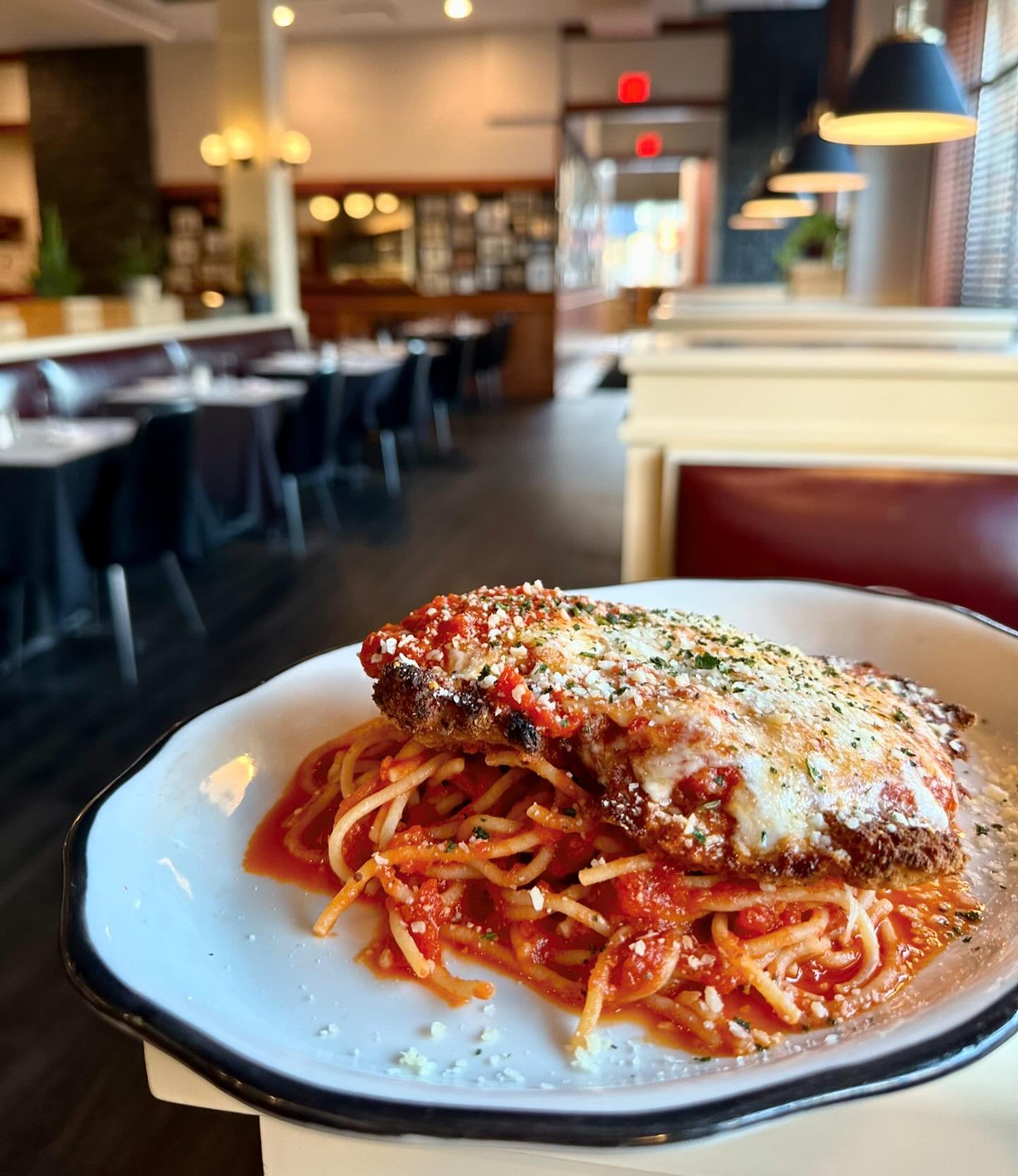 crowd favorites 🙌

CHICKEN PARM 🐔 breaded cutlet, tomato sugo, mozzarella, parmesan, spaghetti marinara 🍝 

____
#nocinoroc #eastviewmall #chickenparmesan