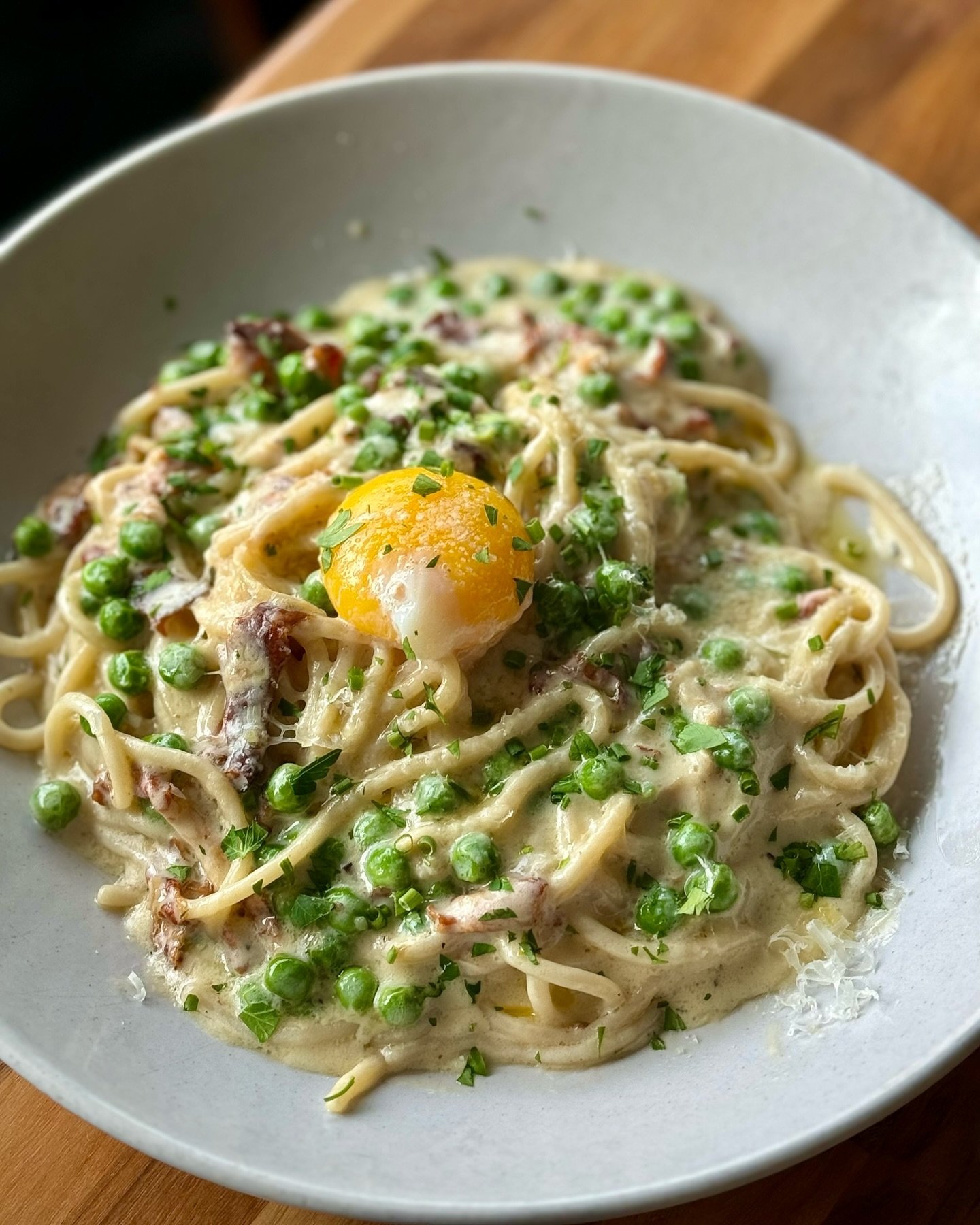 spaghett about it! 🤌
&bull; guanciale, sweet pea, pecorino, egg yolk ✨ 

____
#brancamidtown #freshpasta #weekendvibes #downtownrochester