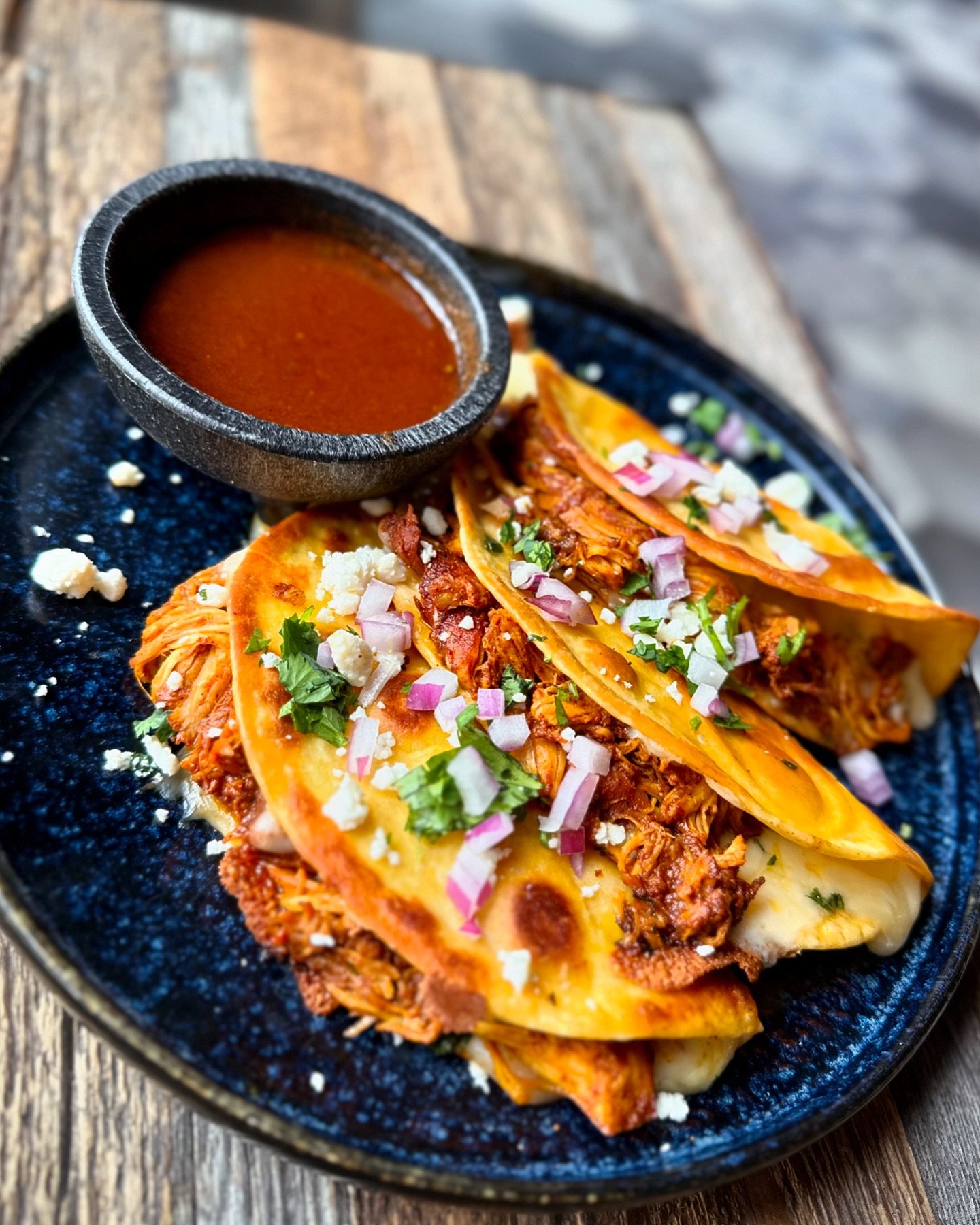 BIRRIAing my face in these 🌮 🤤 
&bull; chicken, pork, or beef, flour shell, chihuahua + cotija cheese, red onion, scallion, cilantro, consomm&eacute; dipping sauce 🔥

____
#bitterhoney #birria #tacos #rochesterpublicmarket