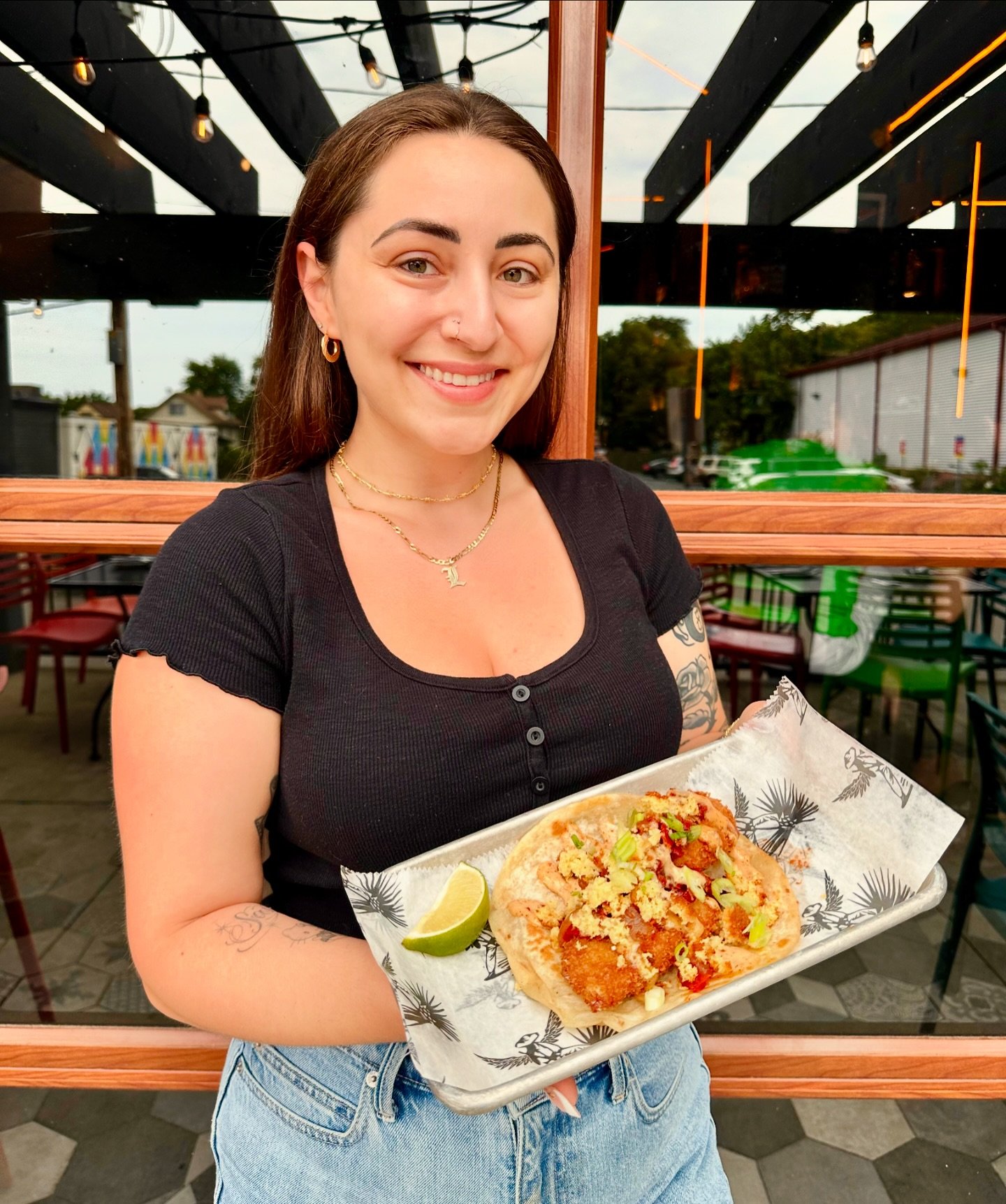 FRIED GREEN TOMATO TACO 🔥 
&bull; cornbread crumble, alabama sauce, sundried tomato relish, scallion, flour tortilla 🍅 

*available all week 🏃&zwj;♂️