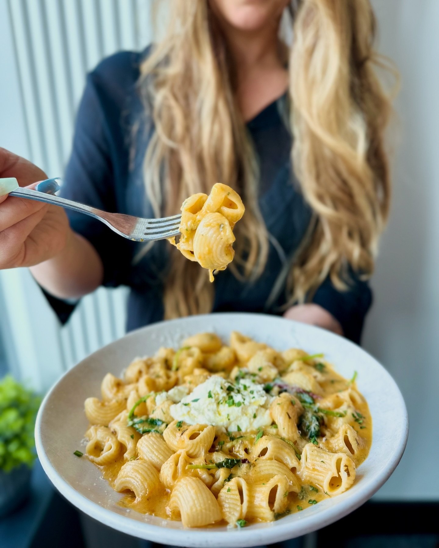 new pasta picks for ya 👌

LUMACHE &bull; yellow tomato, baby greens, ricotta, basil, red pepper, garlic, parmigiano ✨ 

*available during lunch + dinner