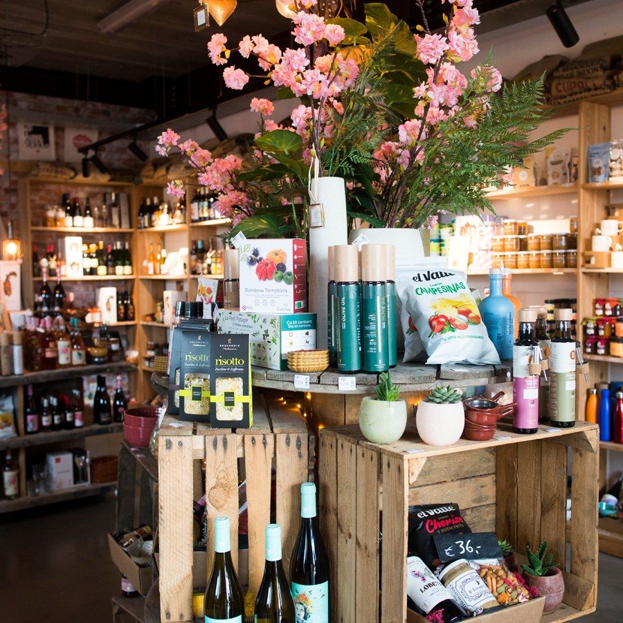 🌸 Hello lente vibes! 🌿

Onze winkel krijgt stilletjesaan een frisse voorjaars look! Denk aan mooie droogboeketjes, bloemzaden, leuk servies, risotto's, verfrissende smoothies &amp; pittige gembershotjes. 🍋💛

Kom gerust eens piepen 🌼☀️ 
#ShopLoca
