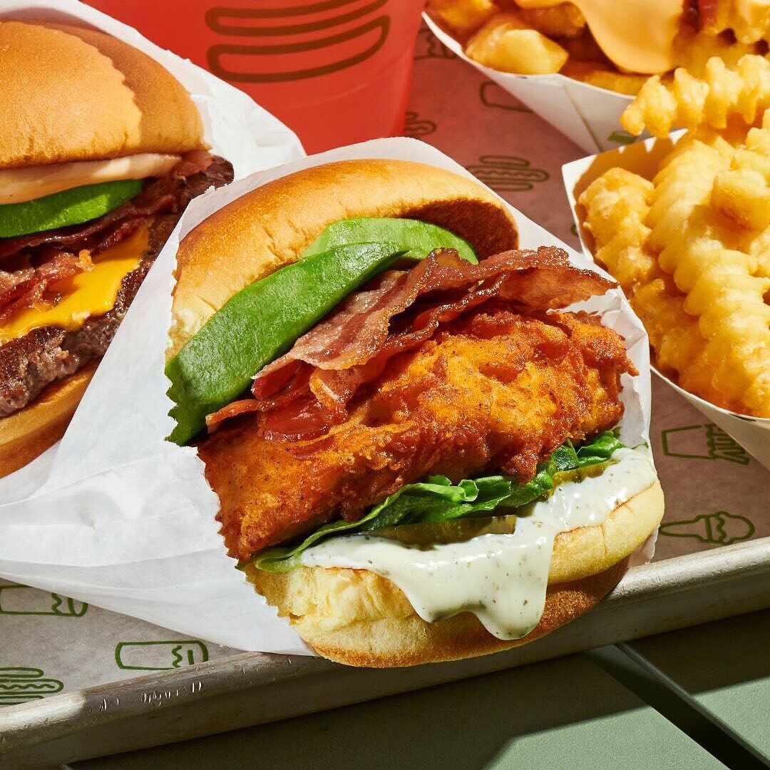 Got lunch plans? Make your way to @shakeshack for the Avocado Bacon Chicken sandwich. It&rsquo;s tasty and filling and you&rsquo;ll def be back for another!