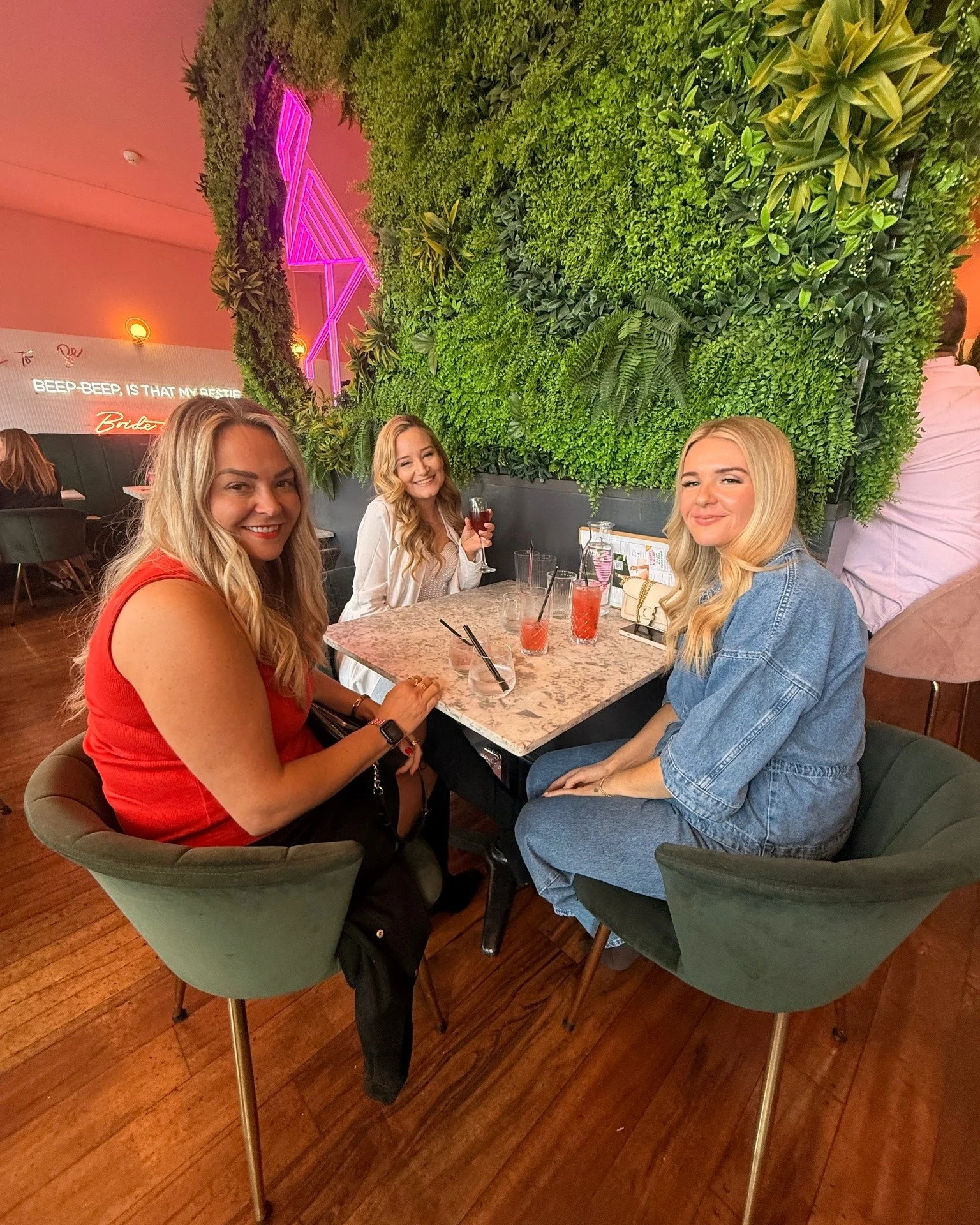 Always the Best Bottomless with your Besties 🫶 Have you been with yours?! #cocktails #leicester #Audrey #bottomlessbrunch #afternoontea #prosecco