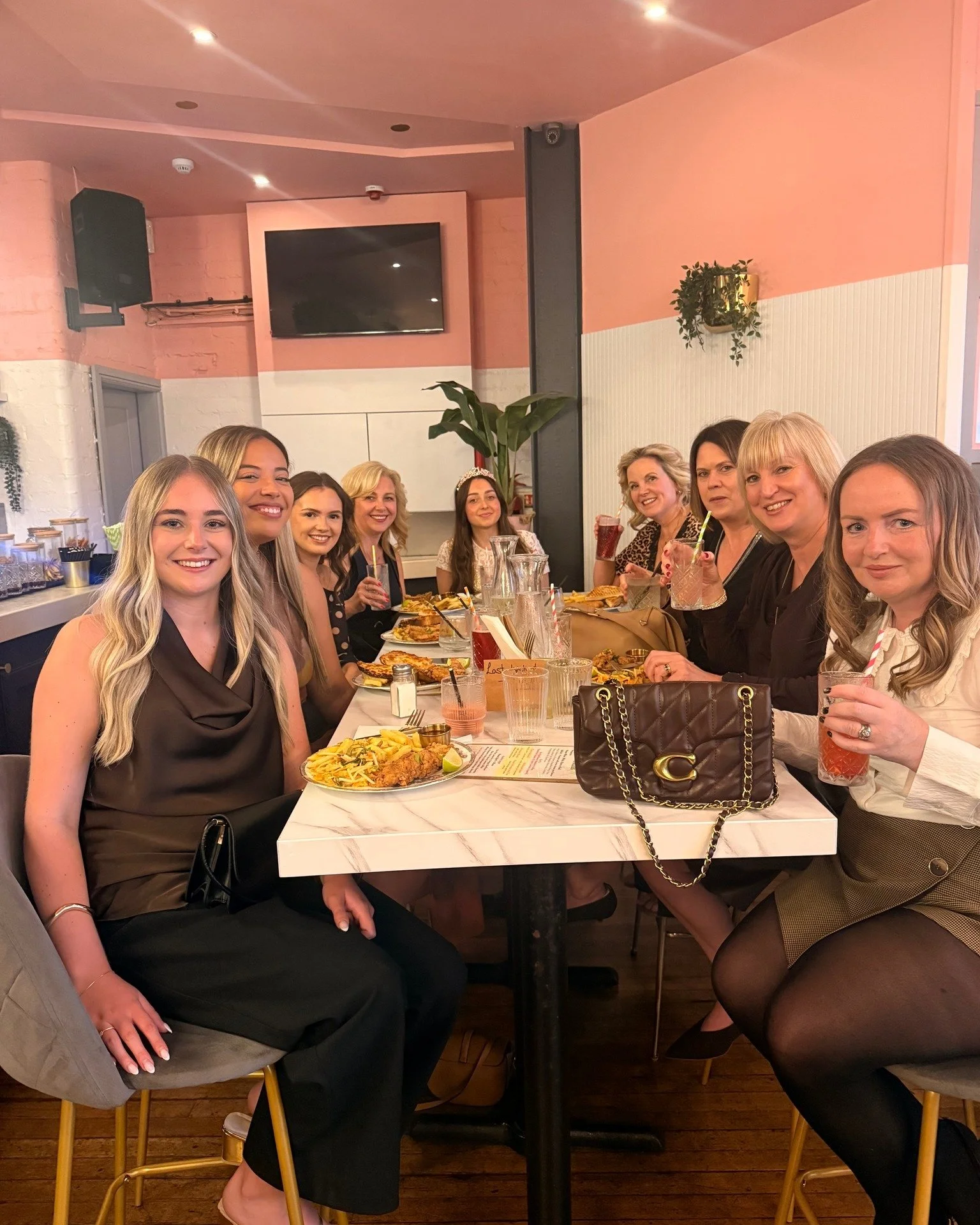 This is what weekends at Audrey are all about ✨ Get the group chat organised, dress up, grab your favourite people and join us for Bottomless Brunch in the heart of Leicester 🍸🍴

#AudreyLeicester #BottomlessBrunch #BottomlessBrunchLeicester #Leices