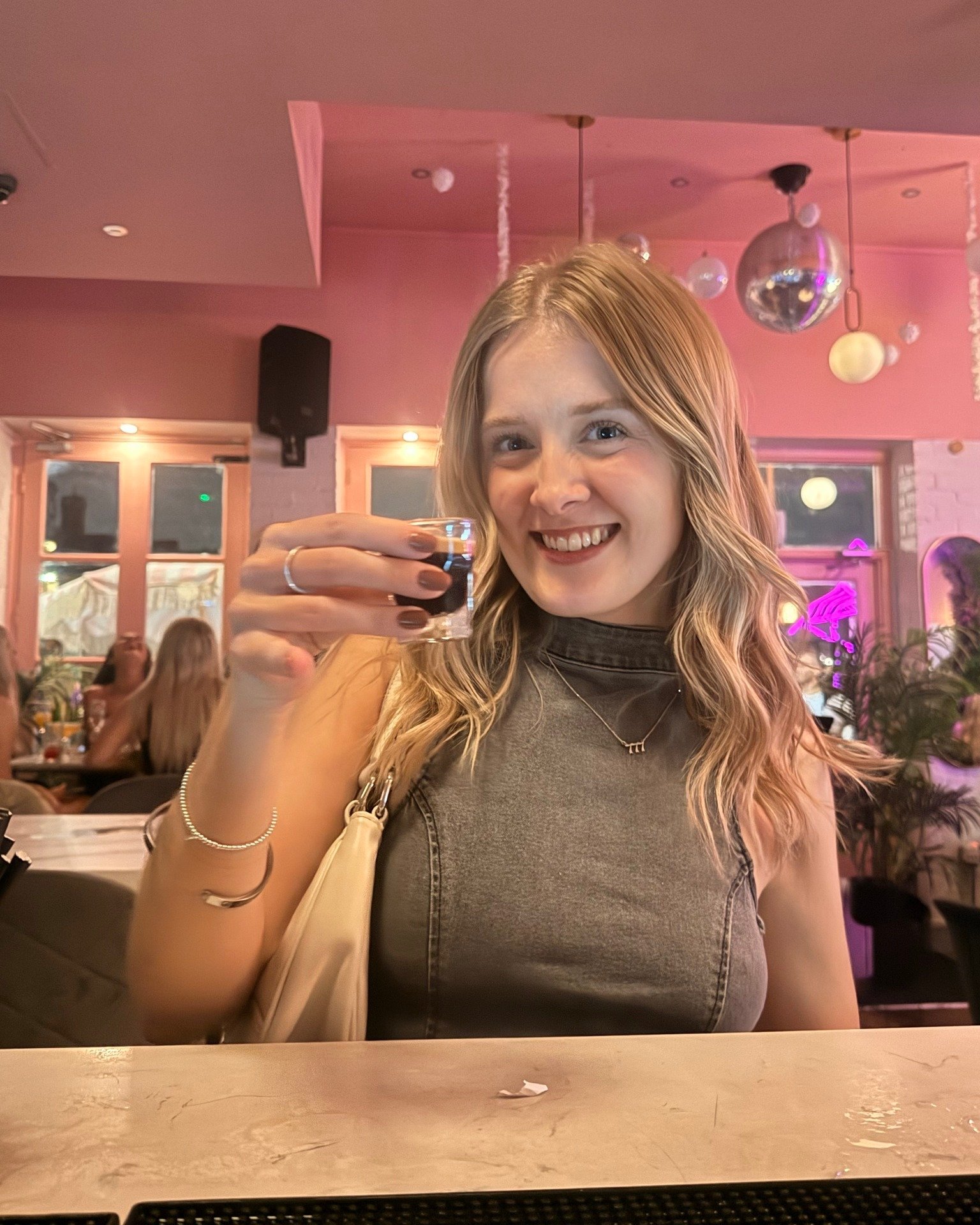Everyone Meet Lauren 🫶 nothing beats making friends with your customers #cocktails #leicester #Audrey #bottomlessbrunch #birthdays