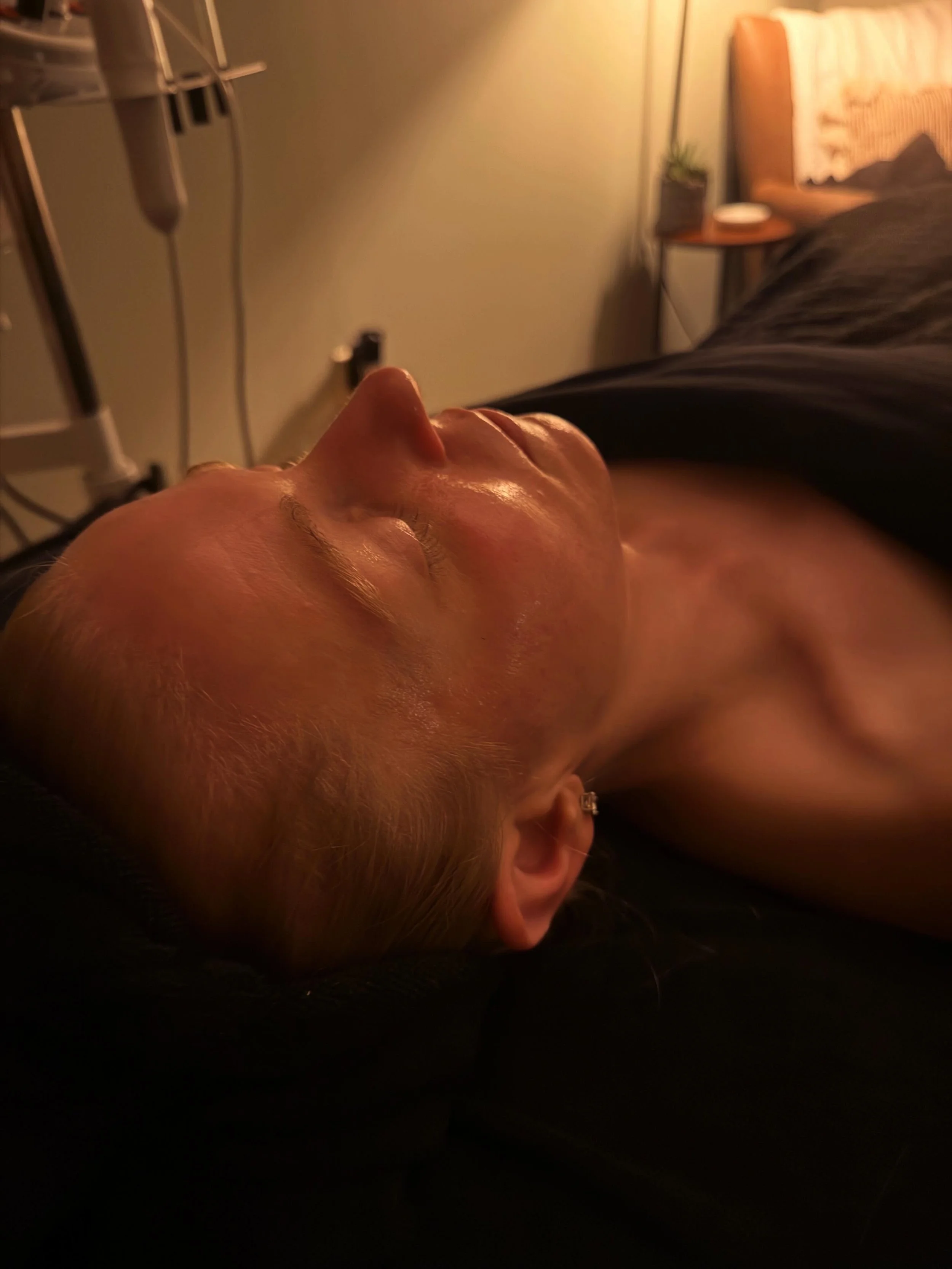 The kind of glow that doesn&rsquo;t need a filter. 🤎

A quiet room. Warm blankets. Soft lighting. The stress melts away, and your skin gets exactly what it needs.

#TrueSkinSpa #RusticSpa #SkinHealth #FacialTreatment #SelfCare