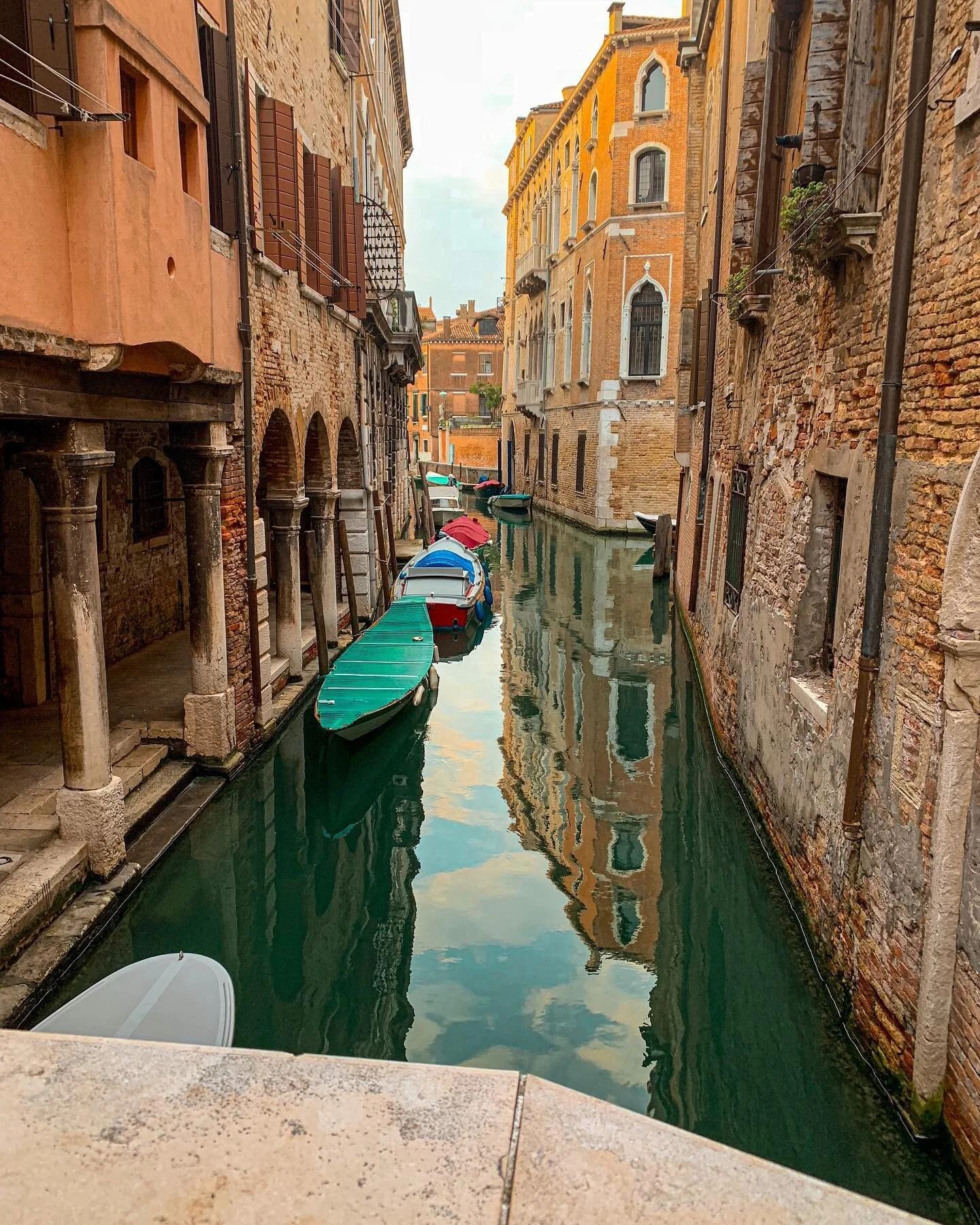 Sometimes the best sights are off the beaten path.  #venice #italy🇮🇹 #worldtravel #travelslarge