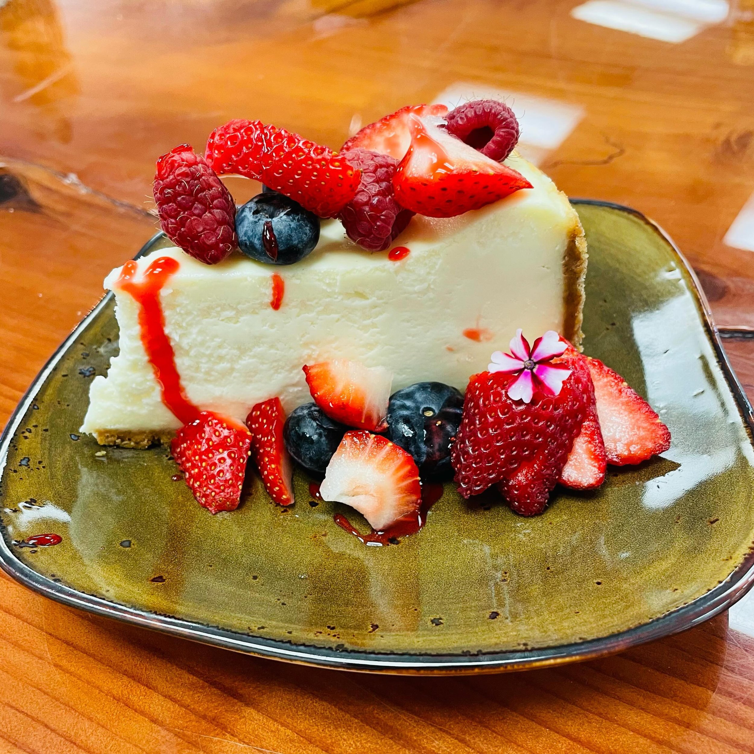 Fresh berry topped cheesecake slice!

#cheesecake #smallbusiness #localbusiness