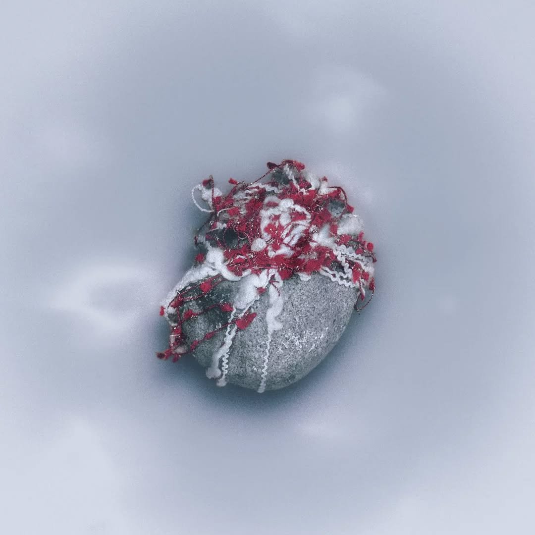 heartspeak 
my new song arrives this week 
november 20 🌑

heartspeak 
11月20日リリース

~

sculpture: @inoli__kyoto
video: @rec.wamhapi

~

#ambientpop #altpop #scottishindiemusic #indiemusicjapan #singleartwork #musubi