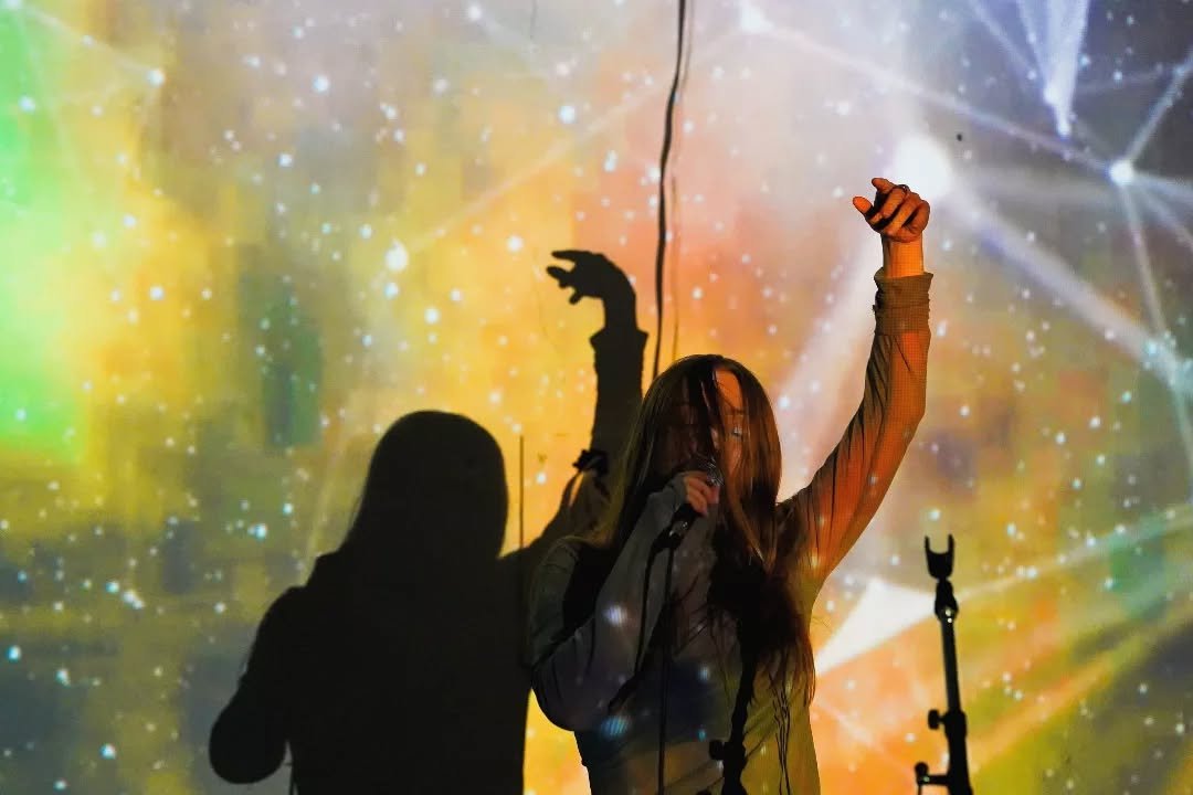 heartspeak on the radio last night ✨
thank you @roddyhart for the play on @bbcradioscot 

sneaky ep title reveal ~ quietly finishing in waves from closets and garden chairs. 🌊🌊🌊

slide 1 📷: @ume_photolog